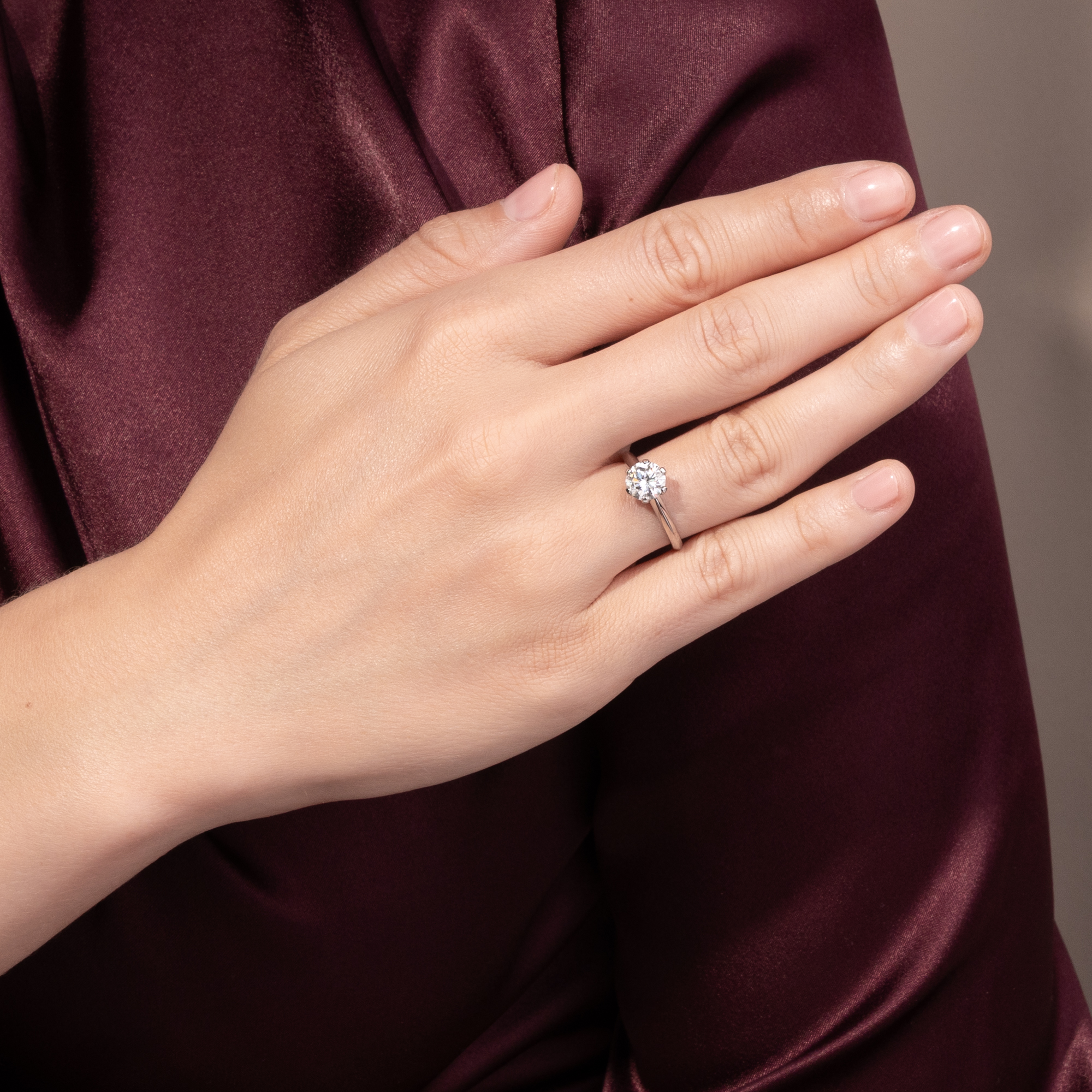 Klassischer Verlobungsring mit 1,30 ct Vintage-Brillant in Platin, aus unserer Werkstatt Klassischer Verlobungsring mit 1,30 ct Vintage-Brillant in Platin, aus unserer Werkstatt