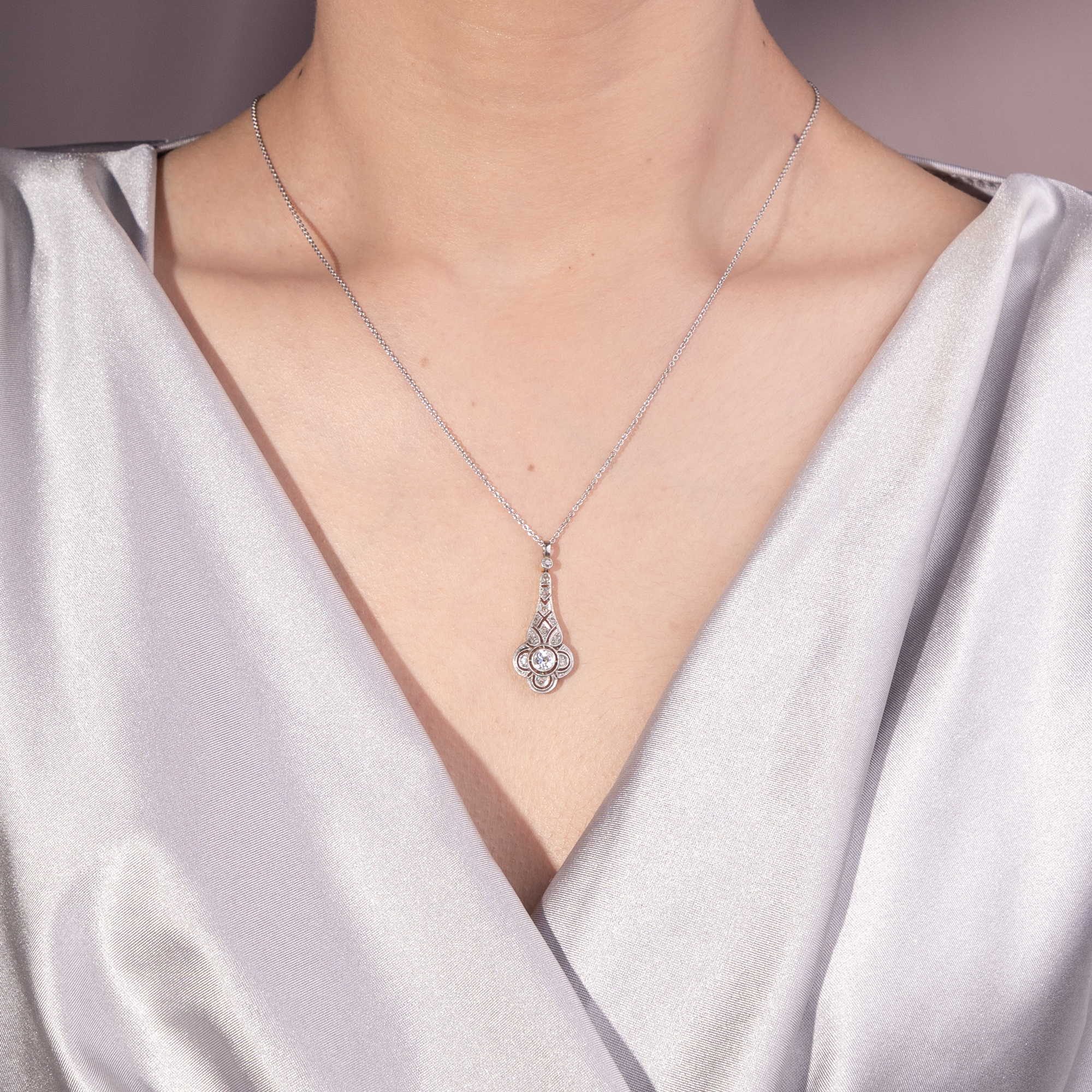 Elegant Art Deco Pendant with Diamonds in Platinum on Gold, c. 1930 Elegant Art Deco Pendant with Diamonds in Platinum on Gold, c. 1930