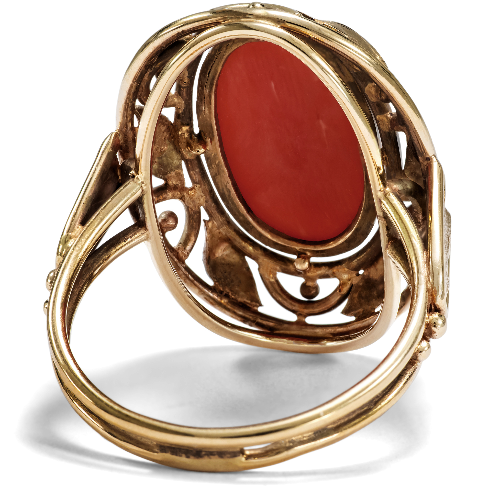 Großer Ring aus Rotgold mit einer Koralle aus dem Mittelmeer, Deutschland um 1930 Großer Ring aus Rotgold mit einer Koralle aus dem Mittelmeer, Deutschland um 1930