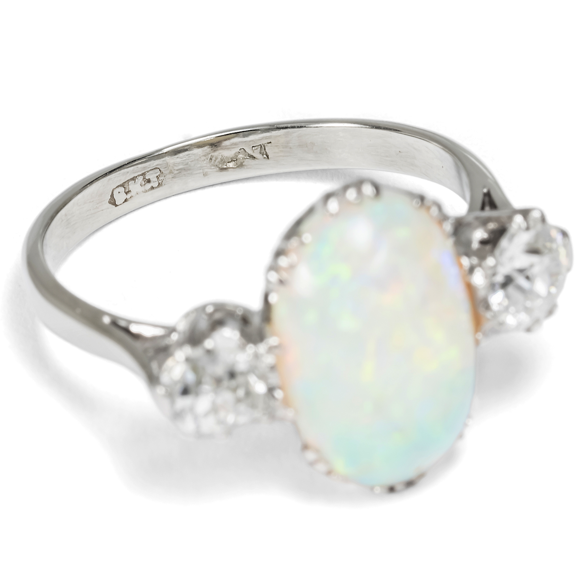 Antiker Opal & Diamant Ring in Weißgold & Platin, England um 1920 Antiker Opal & Diamant Ring in Weißgold & Platin, England um 1920