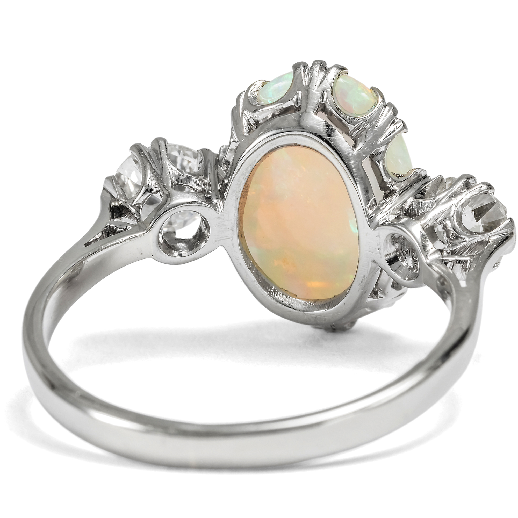 Antiker Opal & Diamant Ring in Weißgold & Platin, England um 1920 Antiker Opal & Diamant Ring in Weißgold & Platin, England um 1920