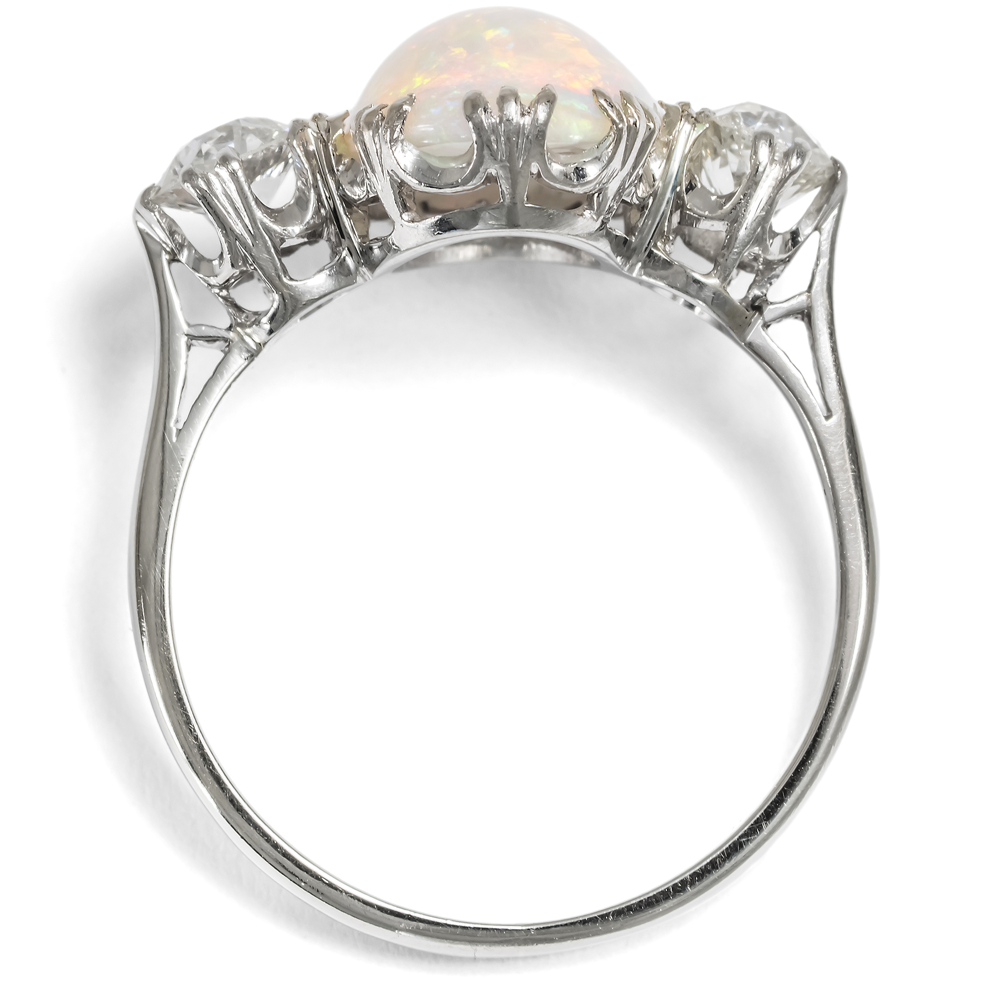 Antiker Opal & Diamant Ring in Weißgold & Platin, England um 1920 Antiker Opal & Diamant Ring in Weißgold & Platin, England um 1920