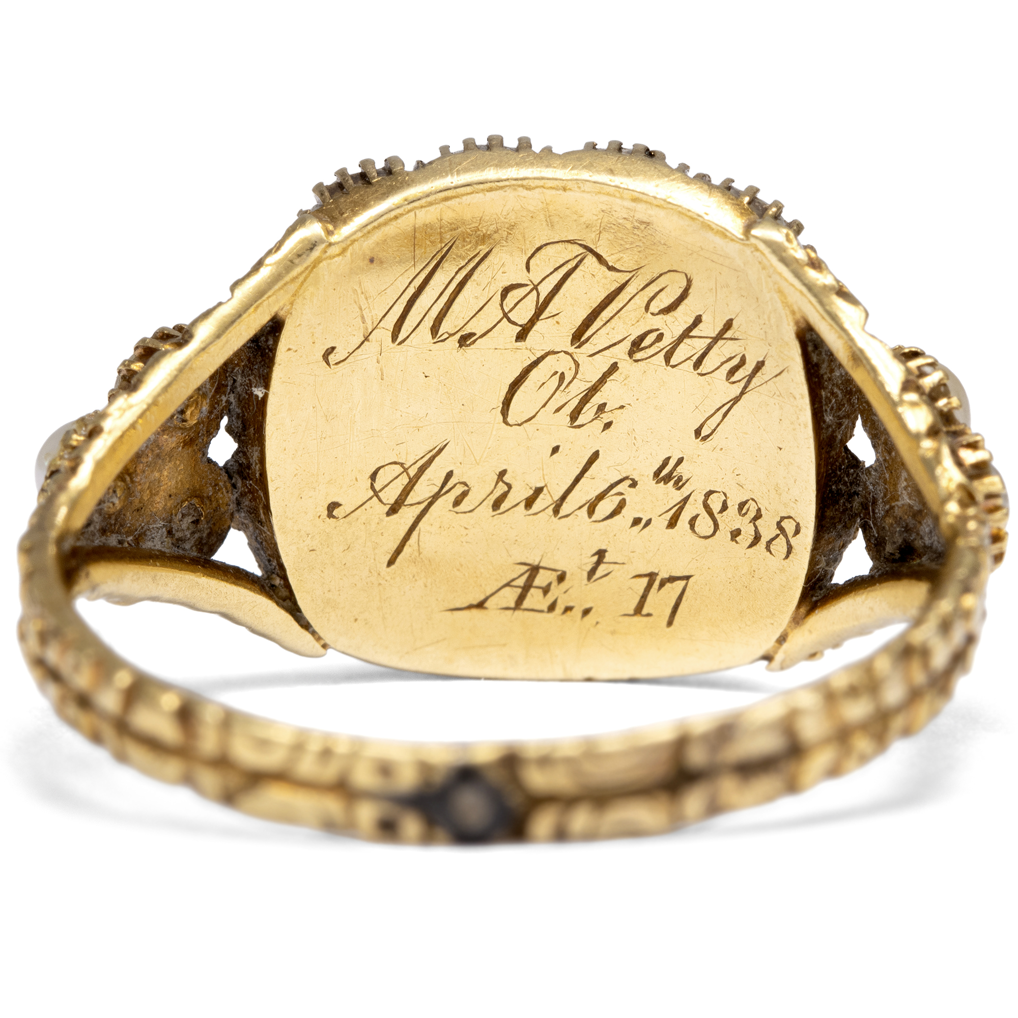 Früh-viktorianischer Trauerring mit Perlen & Haareinlage in Gold, England, datiert 1838 Früh-viktorianischer Trauerring mit Perlen & Haareinlage in Gold, England, datiert 1838