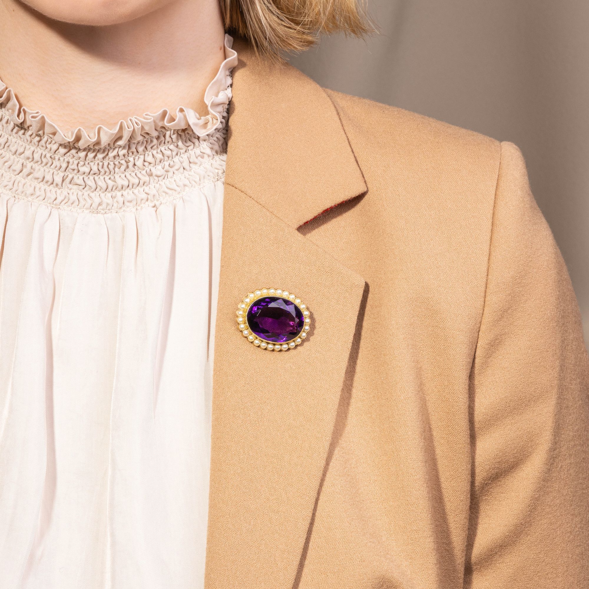 Antike Brosche mit Amethyst & Perlen in Gold, Großbritannien um 1885 Antike Brosche mit Amethyst & Perlen in Gold, Großbritannien um 1885