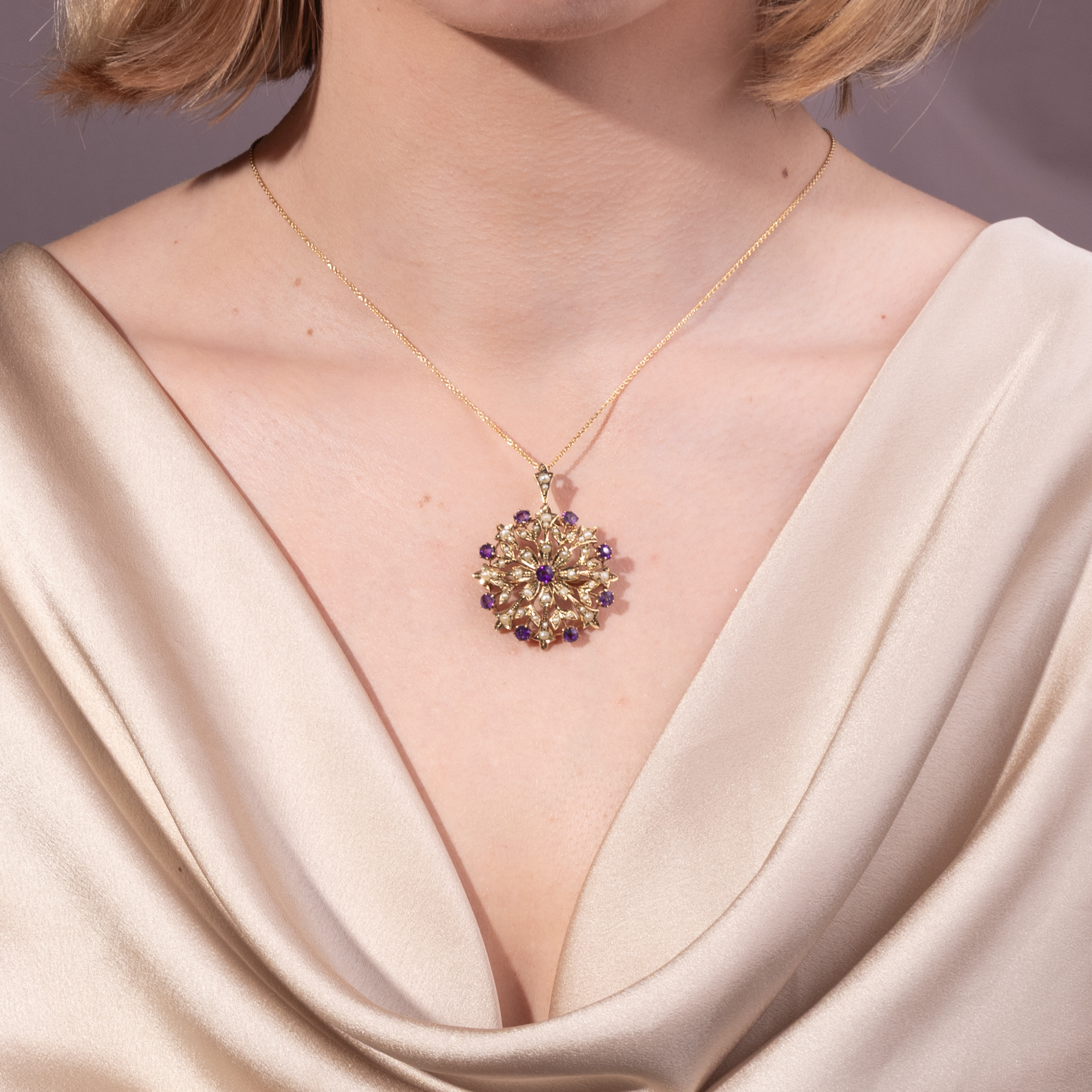 Antique British Pendant/Brooch with Amethysts & Pearls in Gold, c. 1900 Antique British Pendant/Brooch with Amethysts & Pearls in Gold, c. 1900