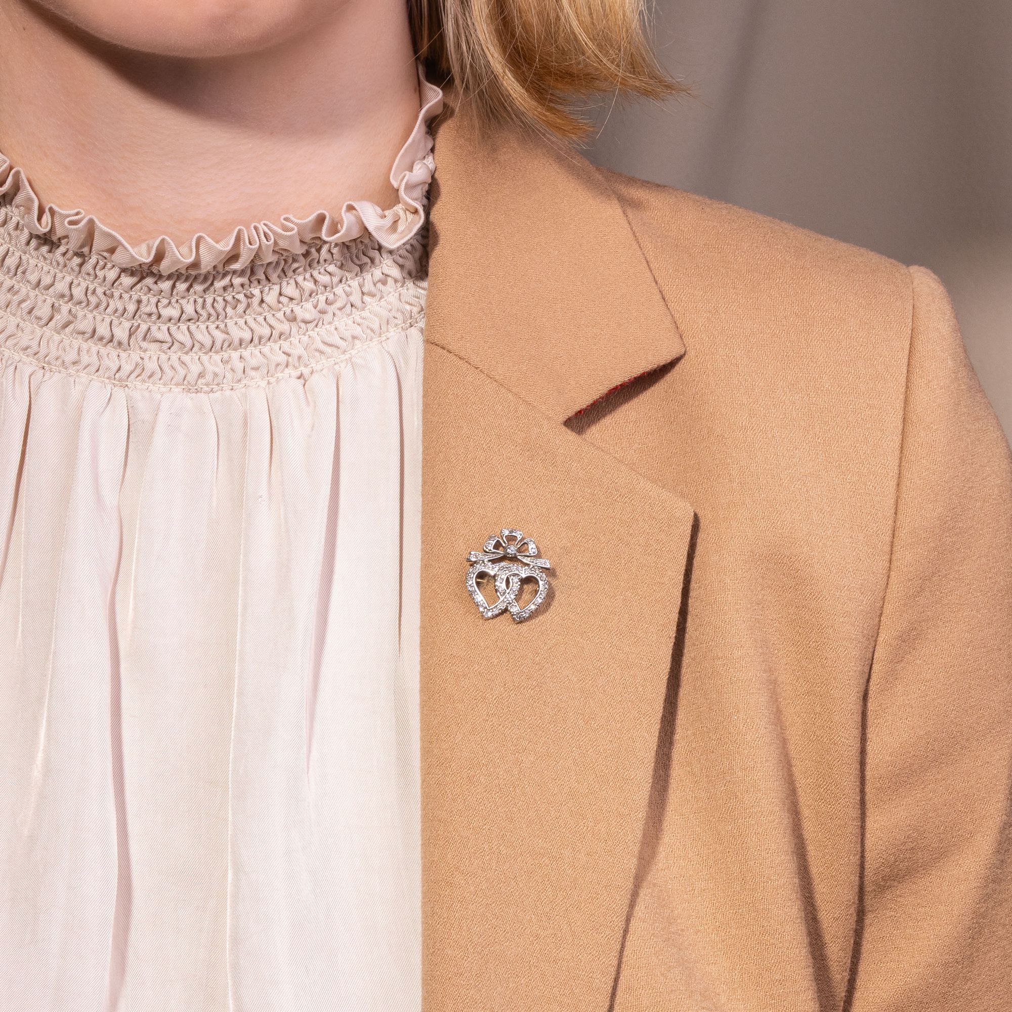 Romantische Brosche mit Diamanten in Silber auf Gold, um 1895 Romantische Brosche mit Diamanten in Silber auf Gold, um 1895