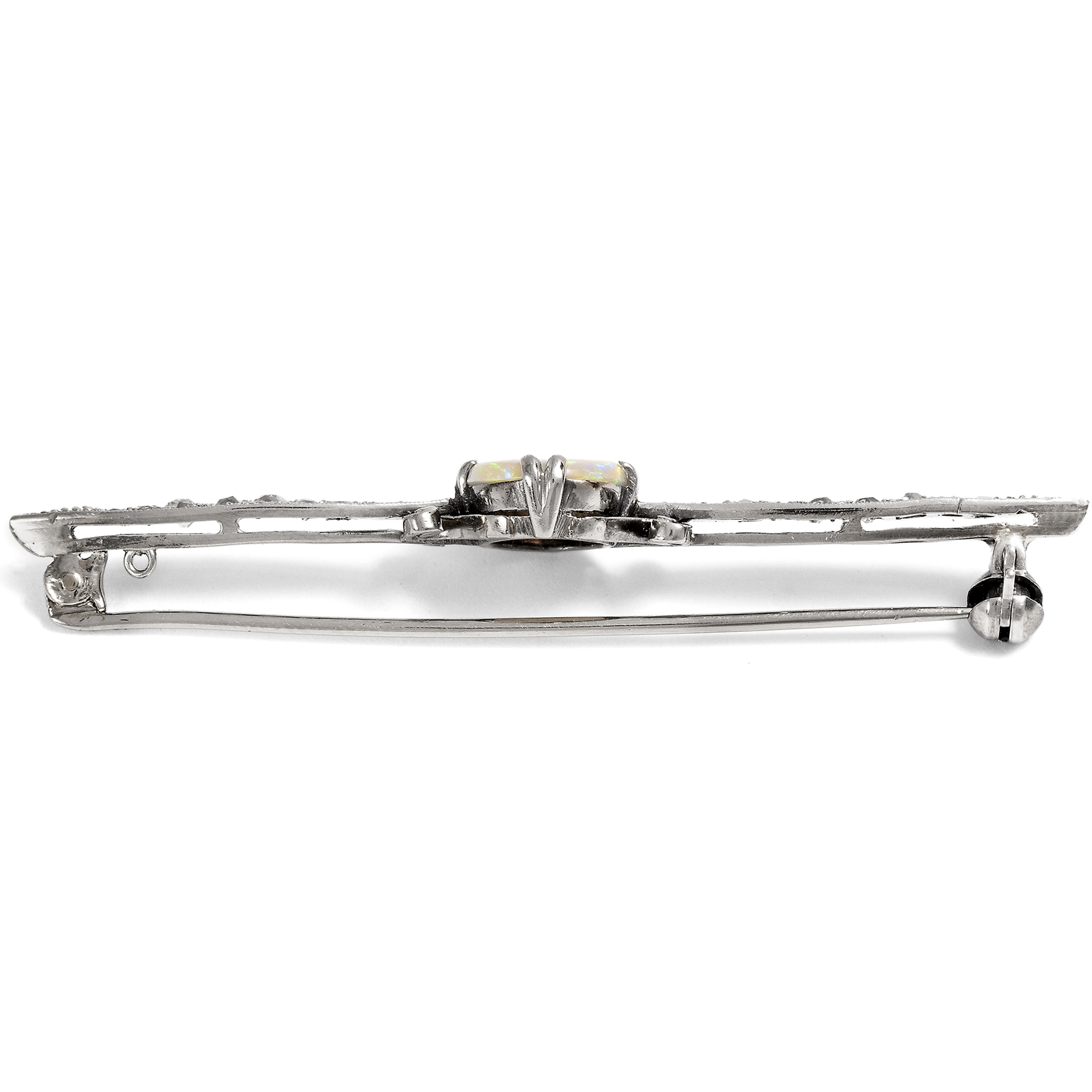 Elegant Bar Brooch with Opal and Diamonds in Platinum, England, circa 1925 Elegant Bar Brooch with Opal and Diamonds in Platinum, England, circa 1925