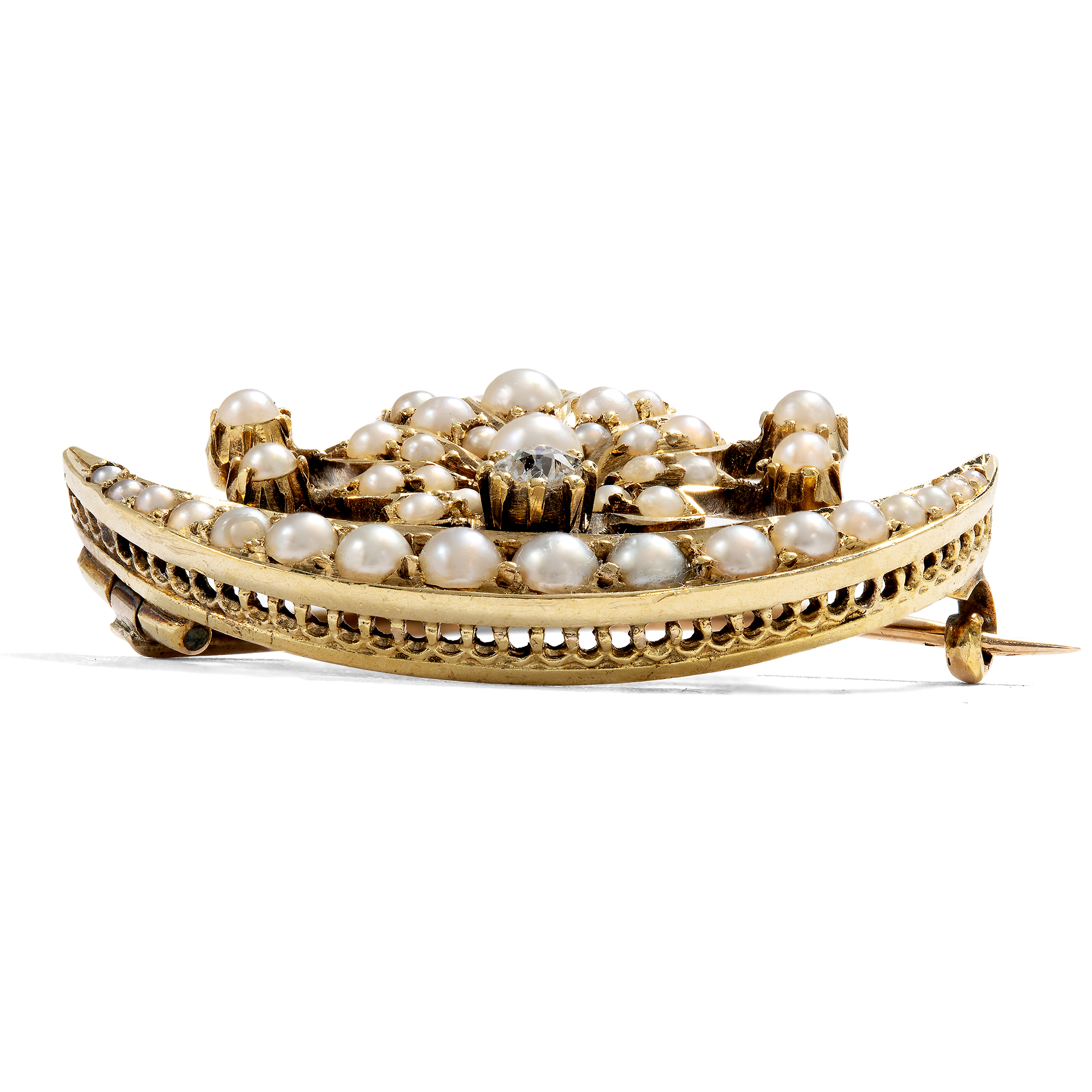 Romantische „Honeymoon“-Brosche mit Naturperlen & Diamant in Gold, um 1900 Romantische „Honeymoon“-Brosche mit Naturperlen & Diamant in Gold, um 1900