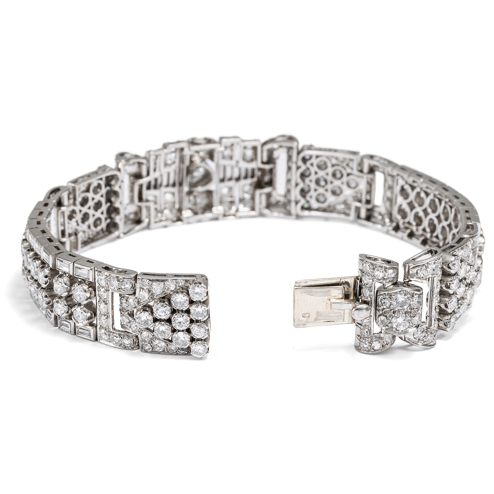 Prachtvolles Armband im „Retro Style“ mit Diamanten in Platin aus Paris, um 1950 Prachtvolles Armband im „Retro Style“ mit Diamanten in Platin aus Paris, um 1950
