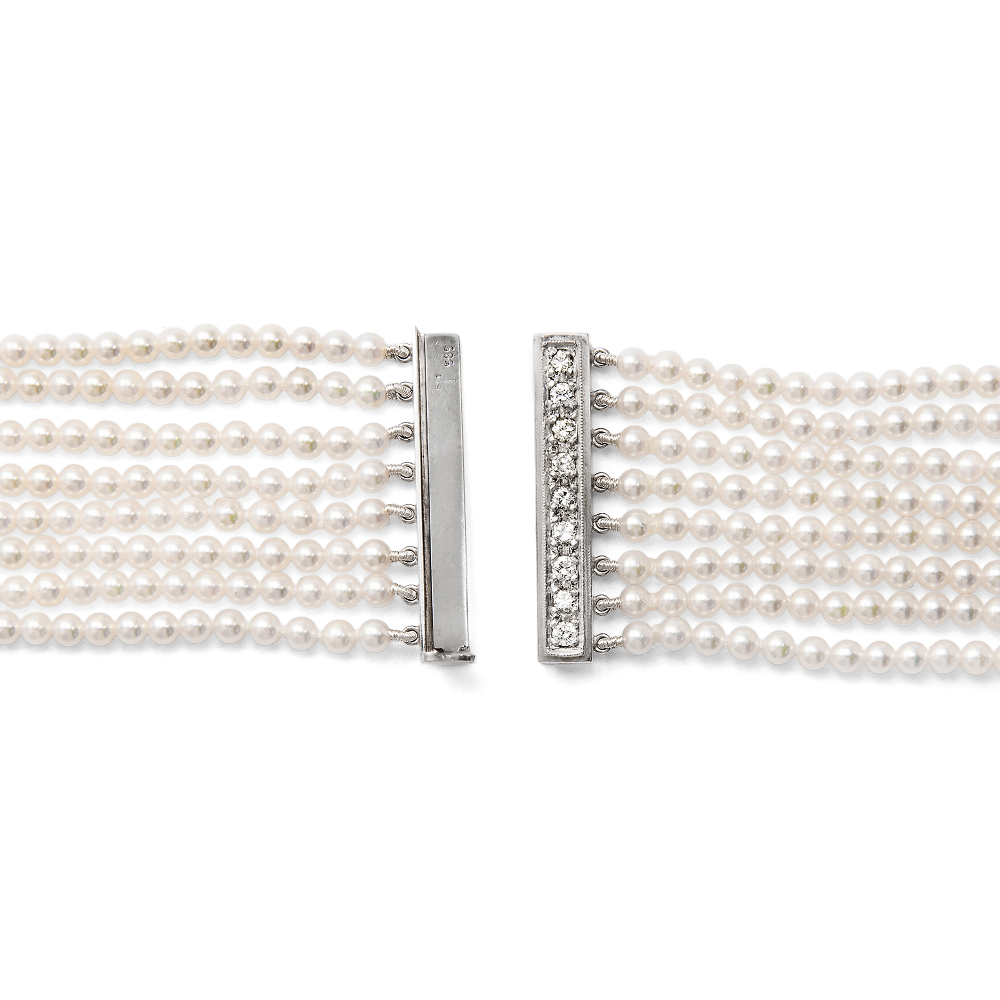 Achtreihiges Collier aus kleinen Akoyaperlen mit Diamantschließe, um 2000 Achtreihiges Collier aus kleinen Akoyaperlen mit Diamantschließe, um 2000