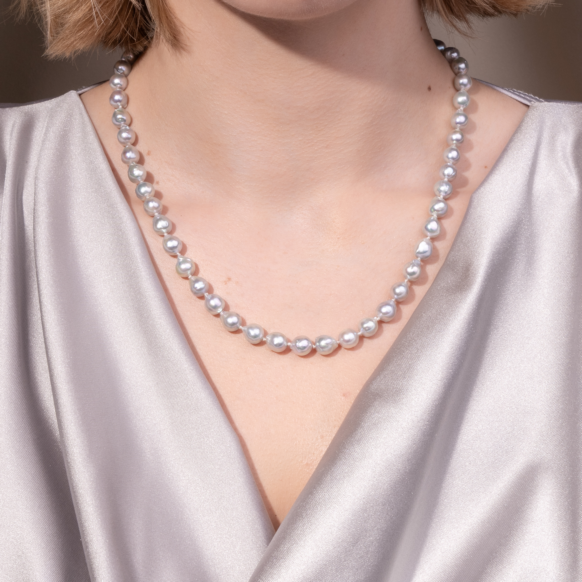 Vintage Collier aus grauen Akoyaperlen mit Schließe aus Weißgold, um 2000 Vintage Collier aus grauen Akoyaperlen mit Schließe aus Weißgold, um 2000