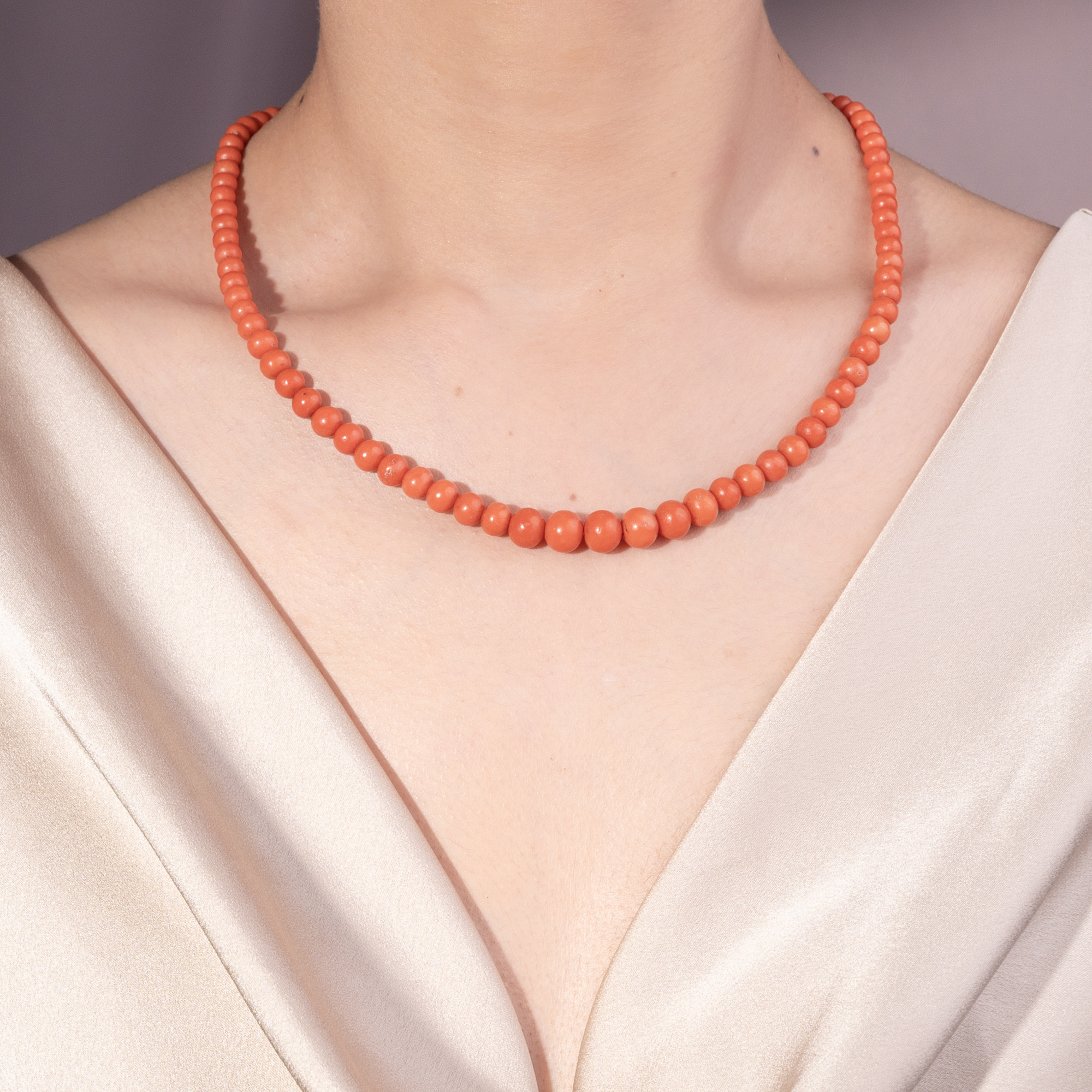 Schöne antike Kette aus roter Mittelmeerkoralle, um 1900 Schöne antike Kette aus roter Mittelmeerkoralle, um 1900
