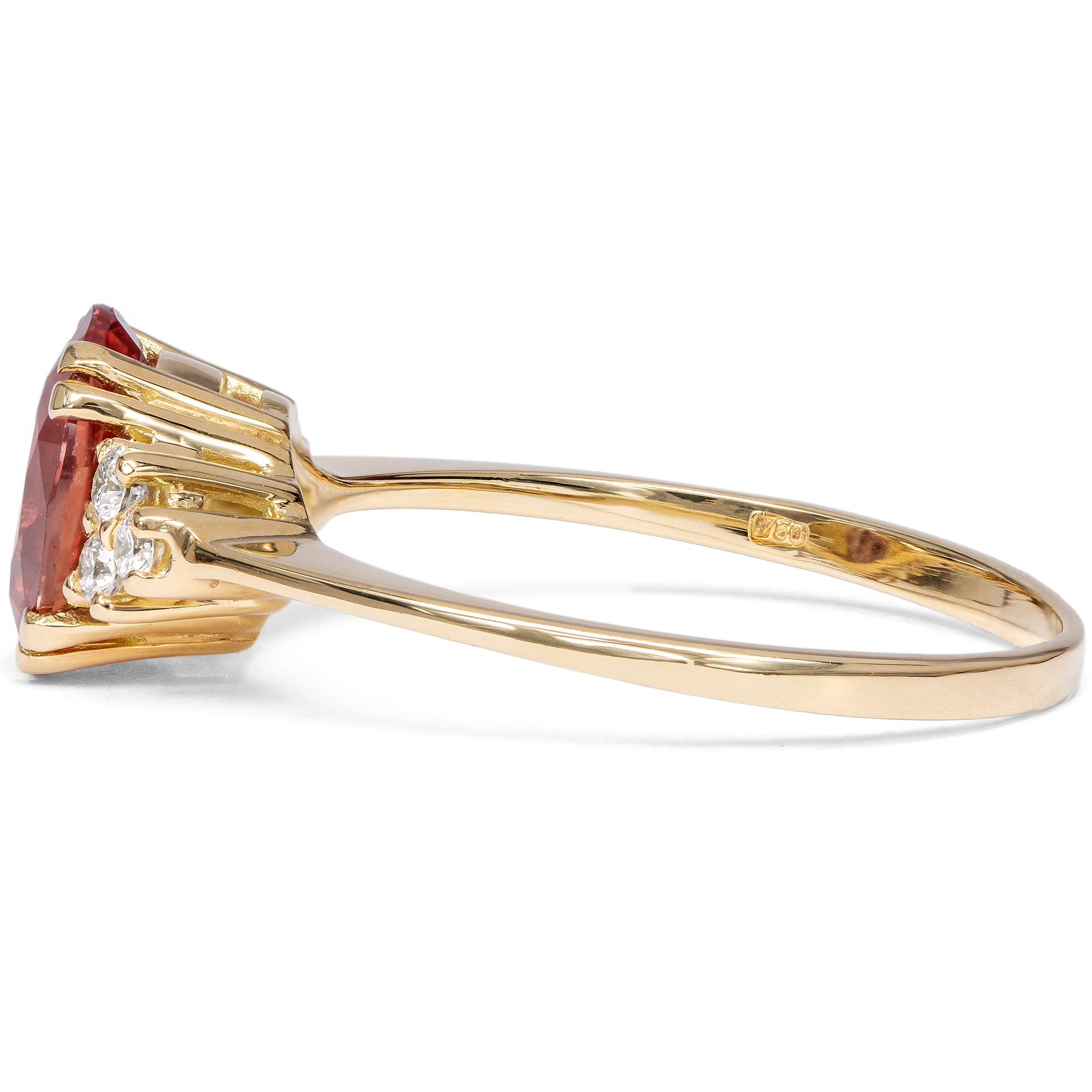 Zarter Ring mit ungewöhnlichem Saphir und Diamanten in Gold, aus unserer Werkstatt Zarter Ring mit ungewöhnlichem Saphir und Diamanten in Gold, aus unserer Werkstatt