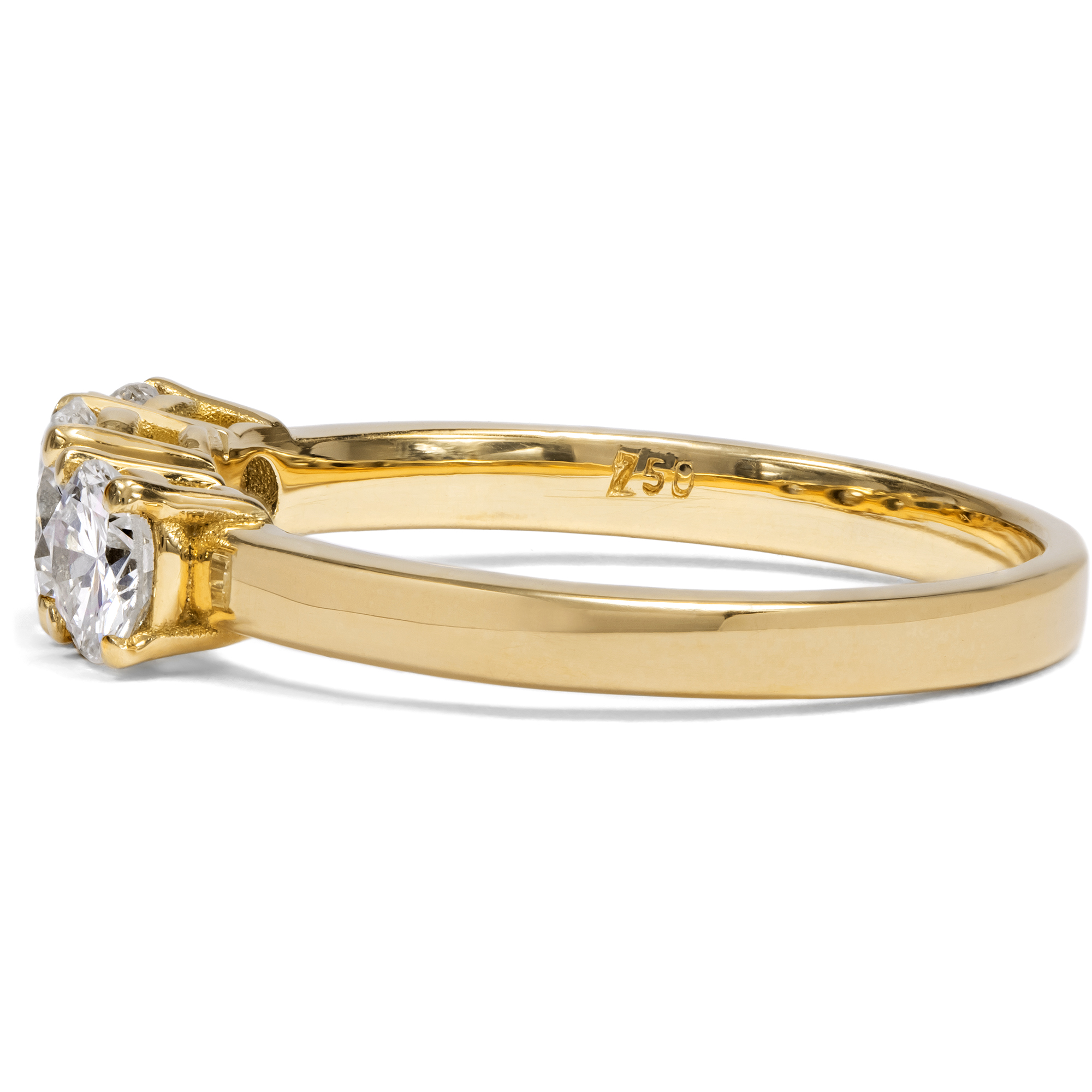 Funkelnder „Trilogie“-Ring mit 0,81 ct vintage Brillanten in Gelbgold, aus unserer Werkstatt Funkelnder „Trilogie“-Ring mit 0,81 ct vintage Brillanten in Gelbgold, aus unserer Werkstatt