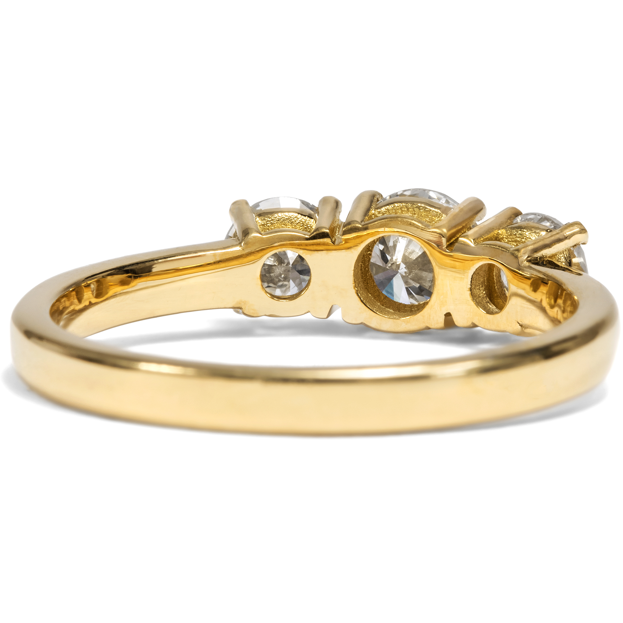 Funkelnder „Trilogie“-Ring mit 0,81 ct vintage Brillanten in Gelbgold, aus unserer Werkstatt Funkelnder „Trilogie“-Ring mit 0,81 ct vintage Brillanten in Gelbgold, aus unserer Werkstatt