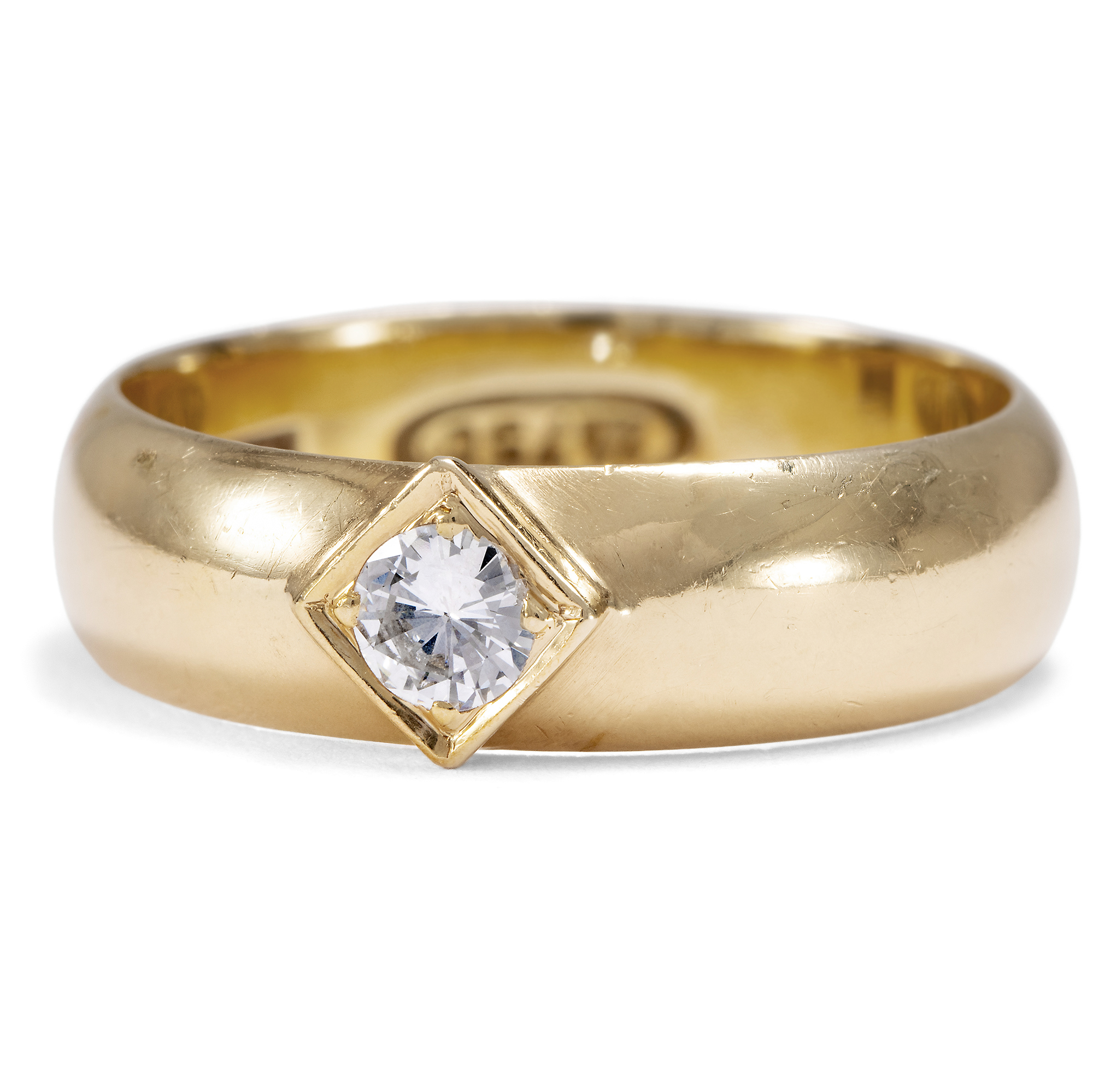 Modernisierter alter Ehering mit feinem Diamanten, um 1930 und später Modernisierter alter Ehering mit feinem Diamanten, um 1930 und später