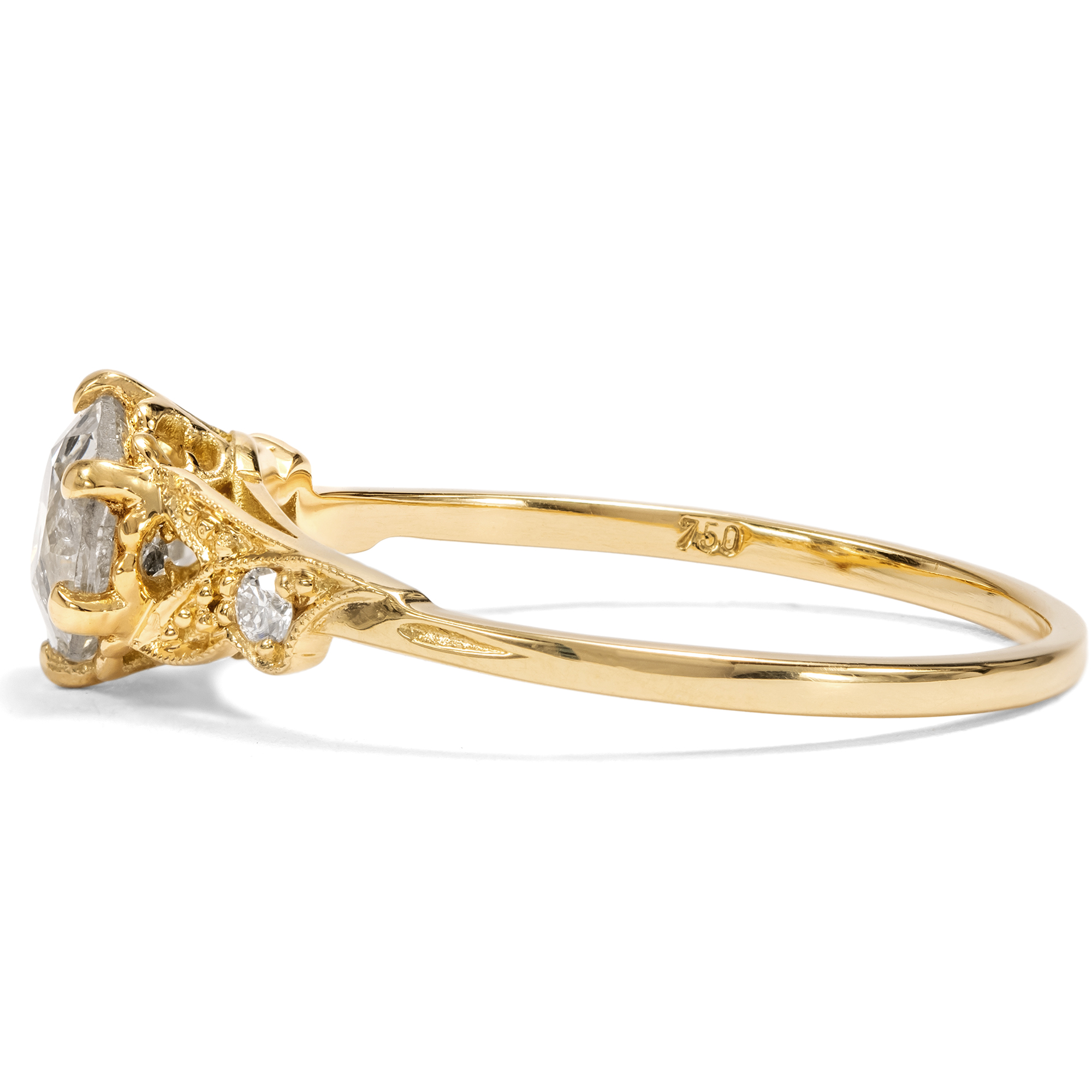Zarter Ring mit 0,78 ct „Old European Cut“ in Gelbgold, aus unserer Werkstatt Zarter Ring mit 0,78 ct „Old European Cut“ in Gelbgold, aus unserer Werkstatt