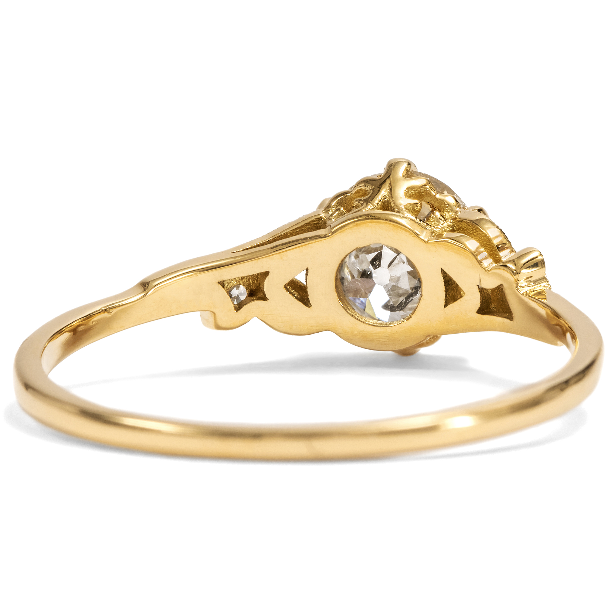 Zarter Ring mit 0,78 ct „Old European Cut“ in Gelbgold, aus unserer Werkstatt Zarter Ring mit 0,78 ct „Old European Cut“ in Gelbgold, aus unserer Werkstatt