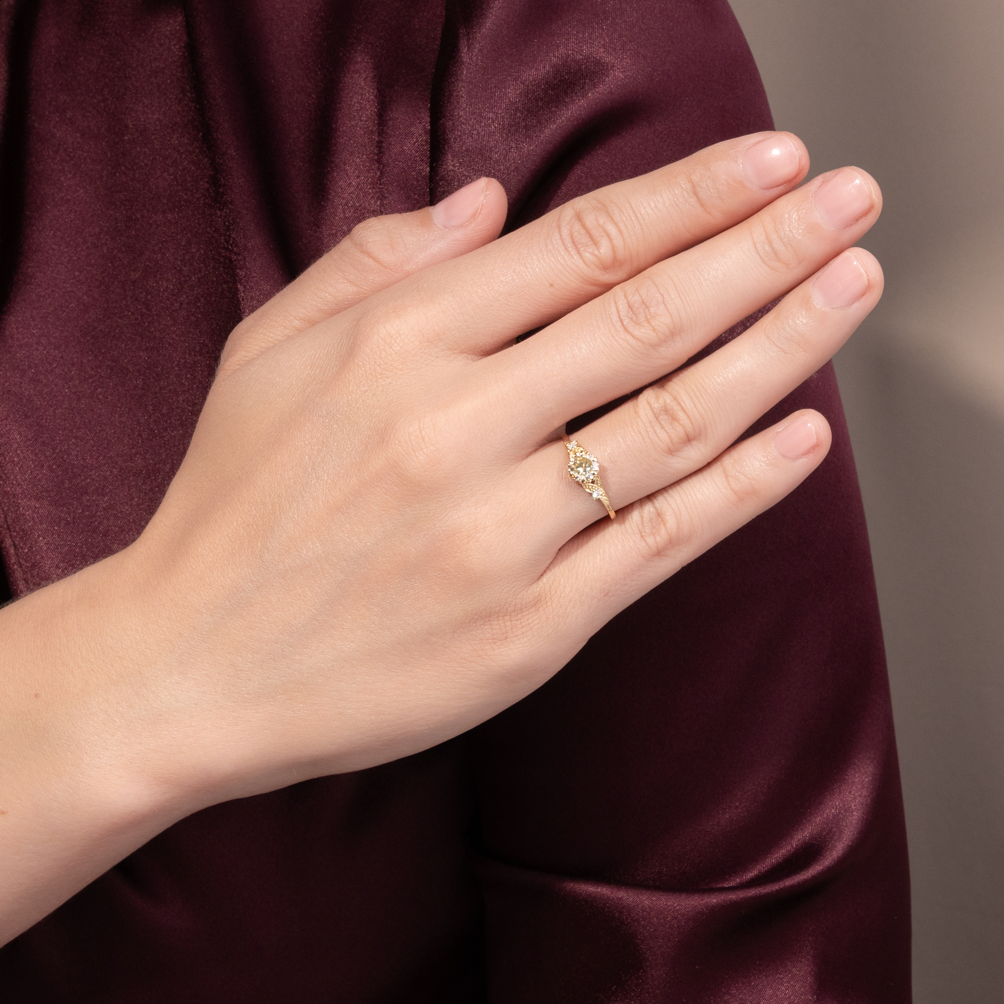 Zarter Ring mit 0,56 ct Brillant in Gelbgold, aus unserer Werkstatt Zarter Ring mit 0,56 ct Brillant in Gelbgold, aus unserer Werkstatt
