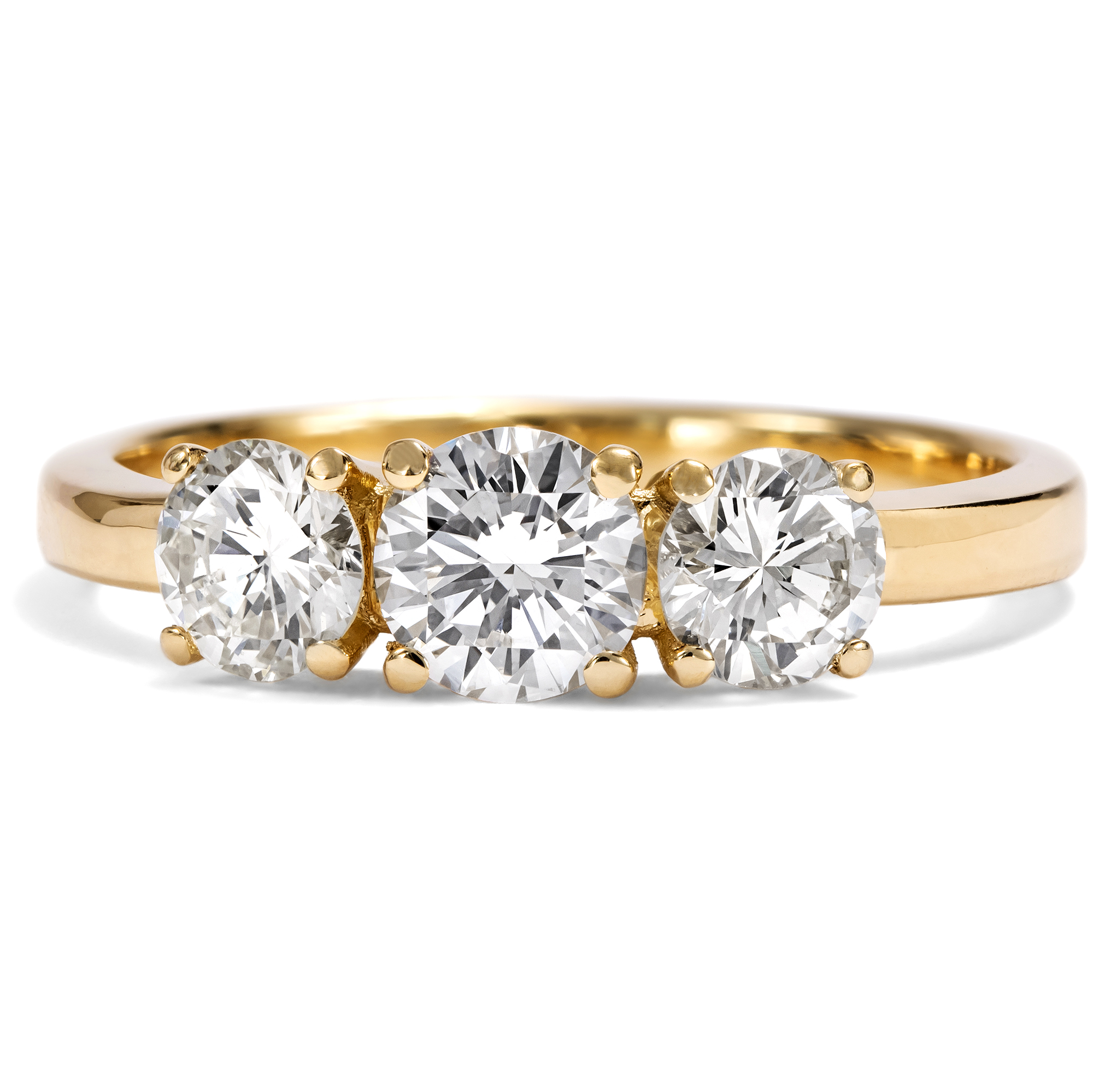 Warm funkelnder „Trilogie“-Ring mit vintage Brillanten in Gelbgold, aus unserer Werkstatt Warm funkelnder „Trilogie“-Ring mit vintage Brillanten in Gelbgold, aus unserer Werkstatt