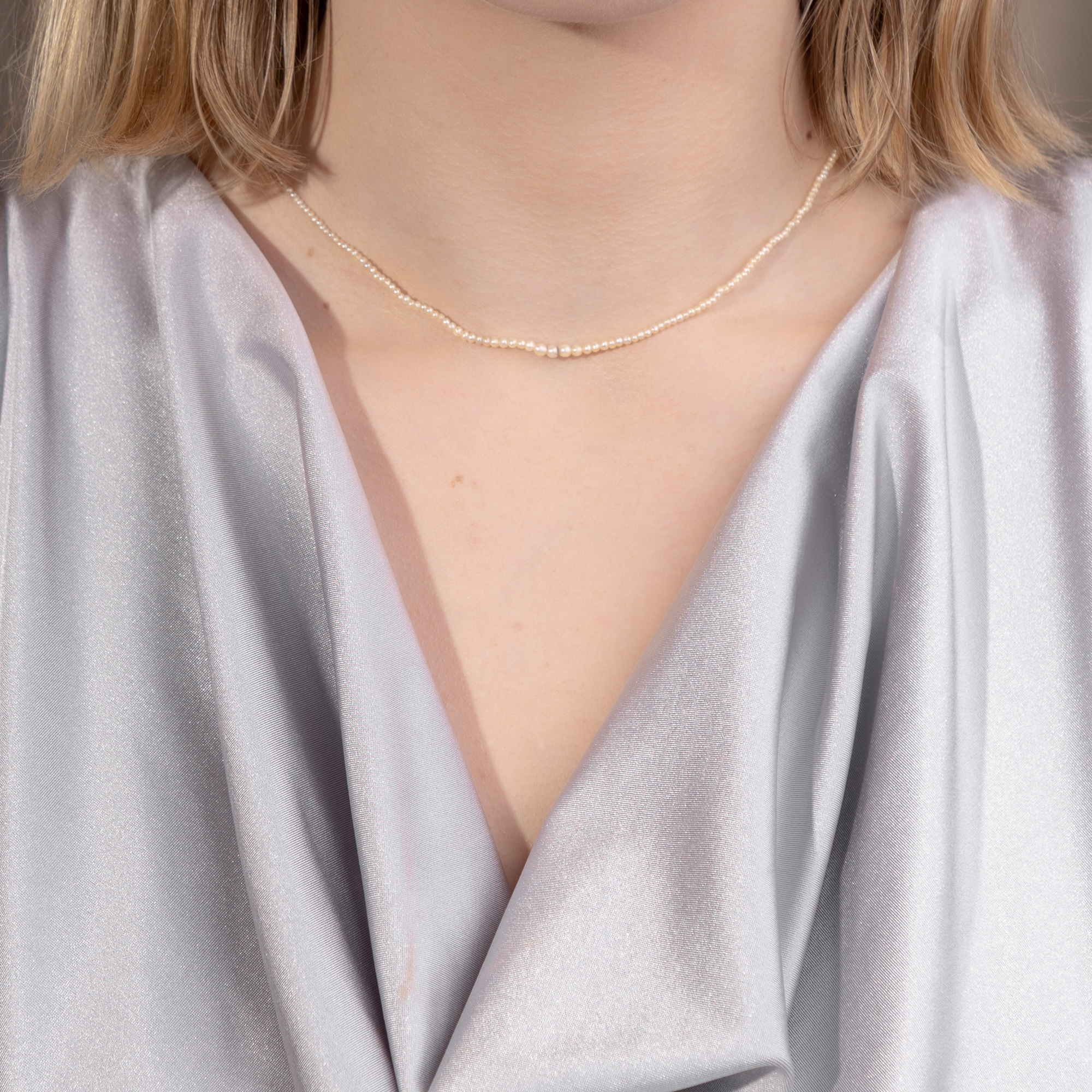 Zartes Collier aus natürlichen Salzwasserperlen mit Diamant-Schließe, 1920er Jahre Zartes Collier aus natürlichen Salzwasserperlen mit Diamant-Schließe, 1920er Jahre
