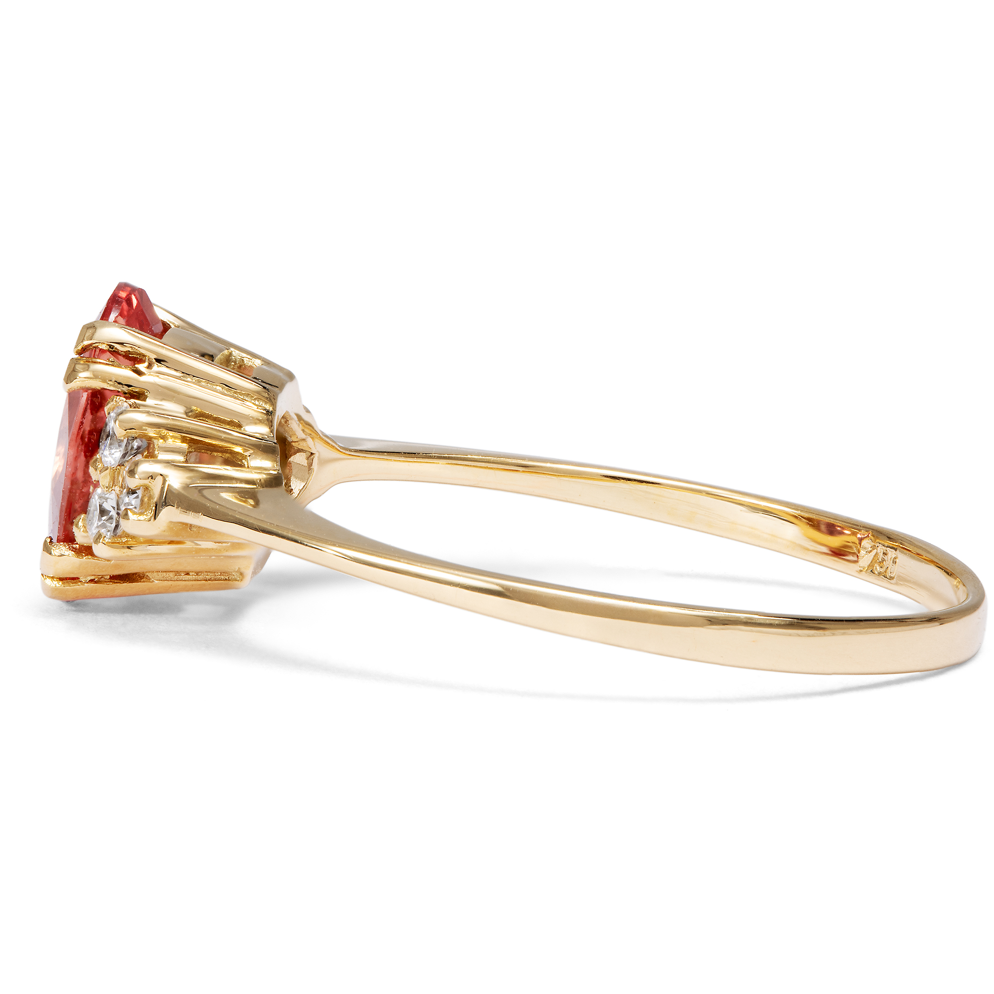 Zarter Ring mit Saphir in Pink-Orange und Diamanten in Gold, aus unserer Werkstatt Zarter Ring mit Saphir in Pink-Orange und Diamanten in Gold, aus unserer Werkstatt