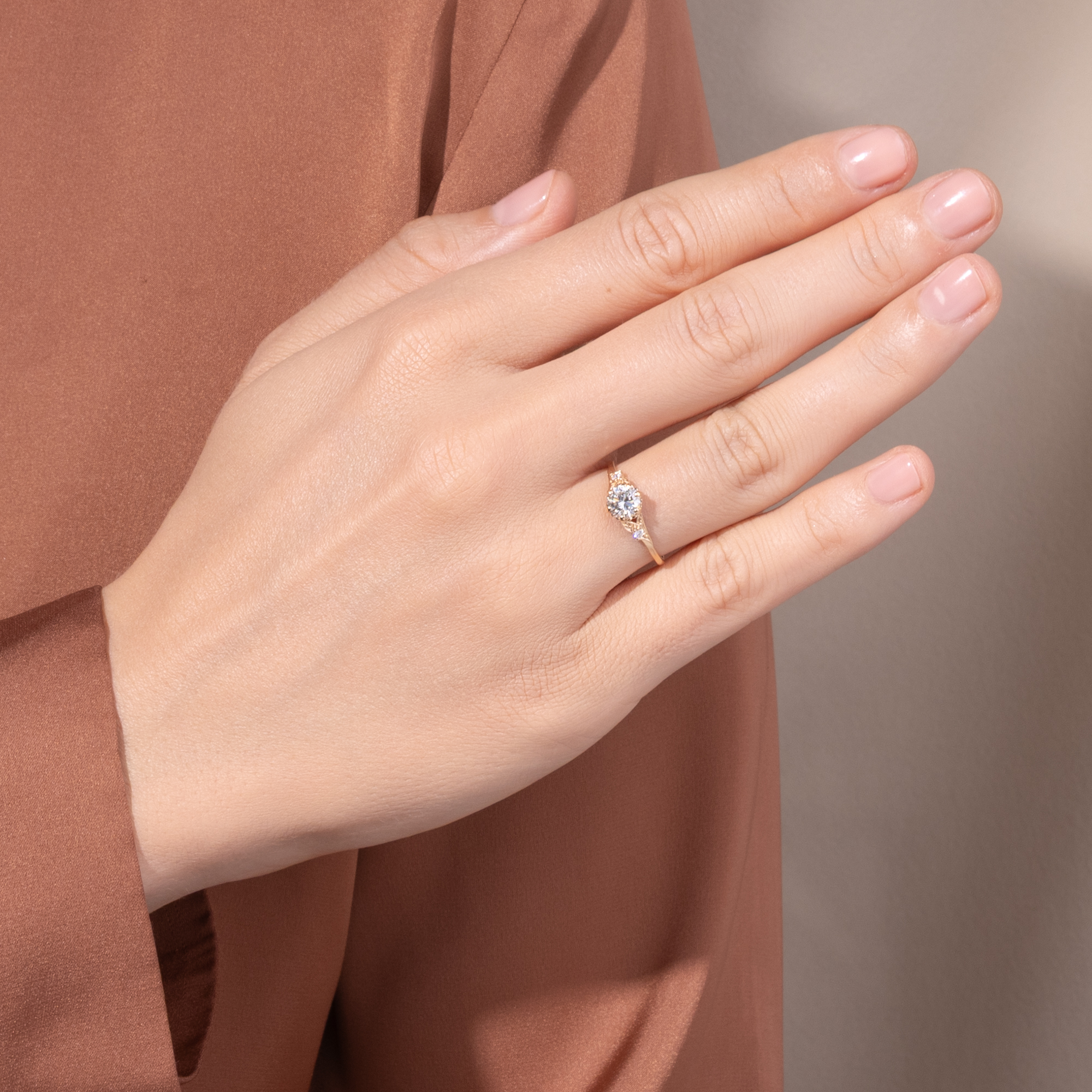 Zarter Ring mit vintage 0,58 ct Brillant in Roségold, aus unserer Werkstatt Zarter Ring mit vintage 0,58 ct Brillant in Roségold, aus unserer Werkstatt
