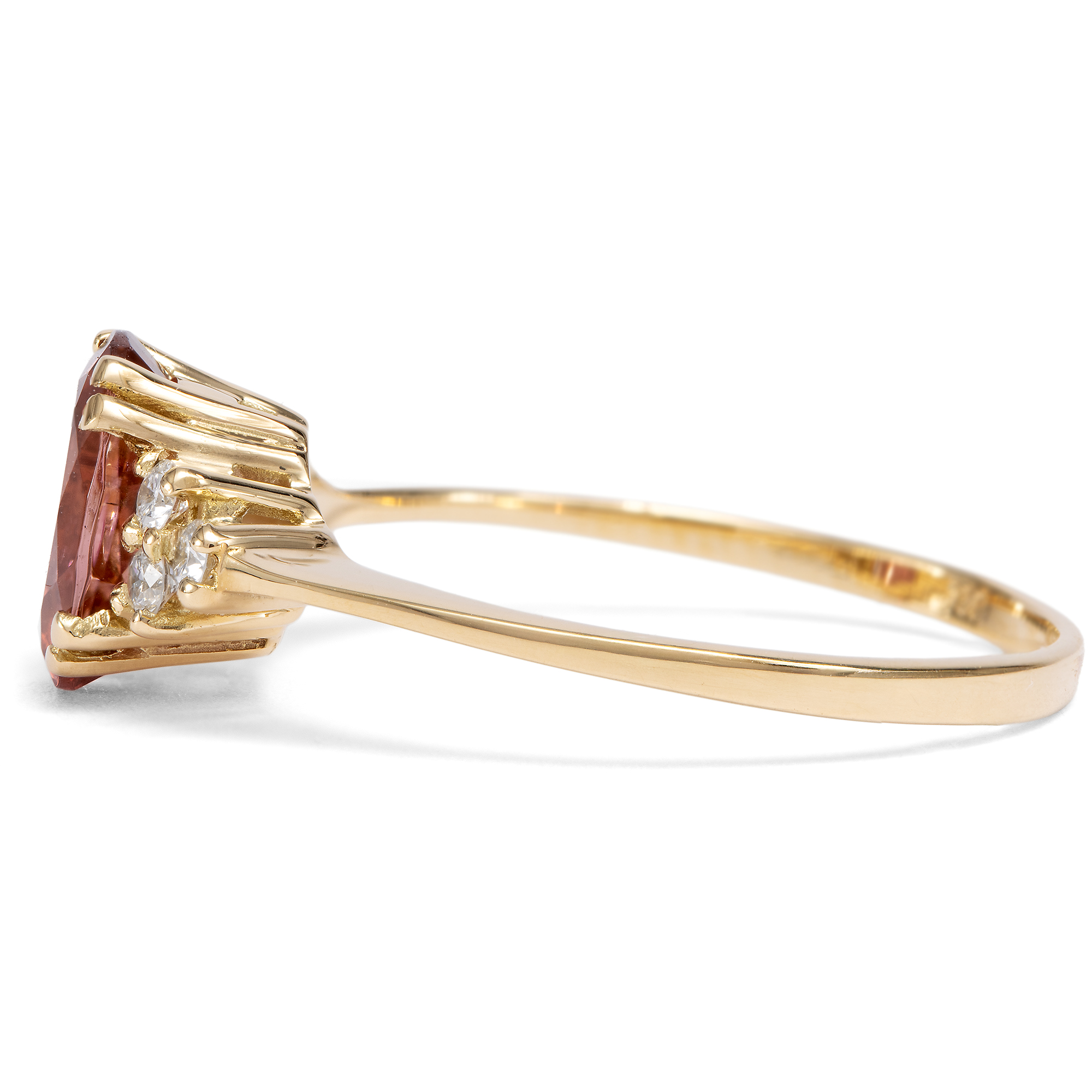 Feiner Ring mit rotbraunem Turmalin & Diamanten in Gold, aus unserer Werkstatt Feiner Ring mit rotbraunem Turmalin & Diamanten in Gold, aus unserer Werkstatt