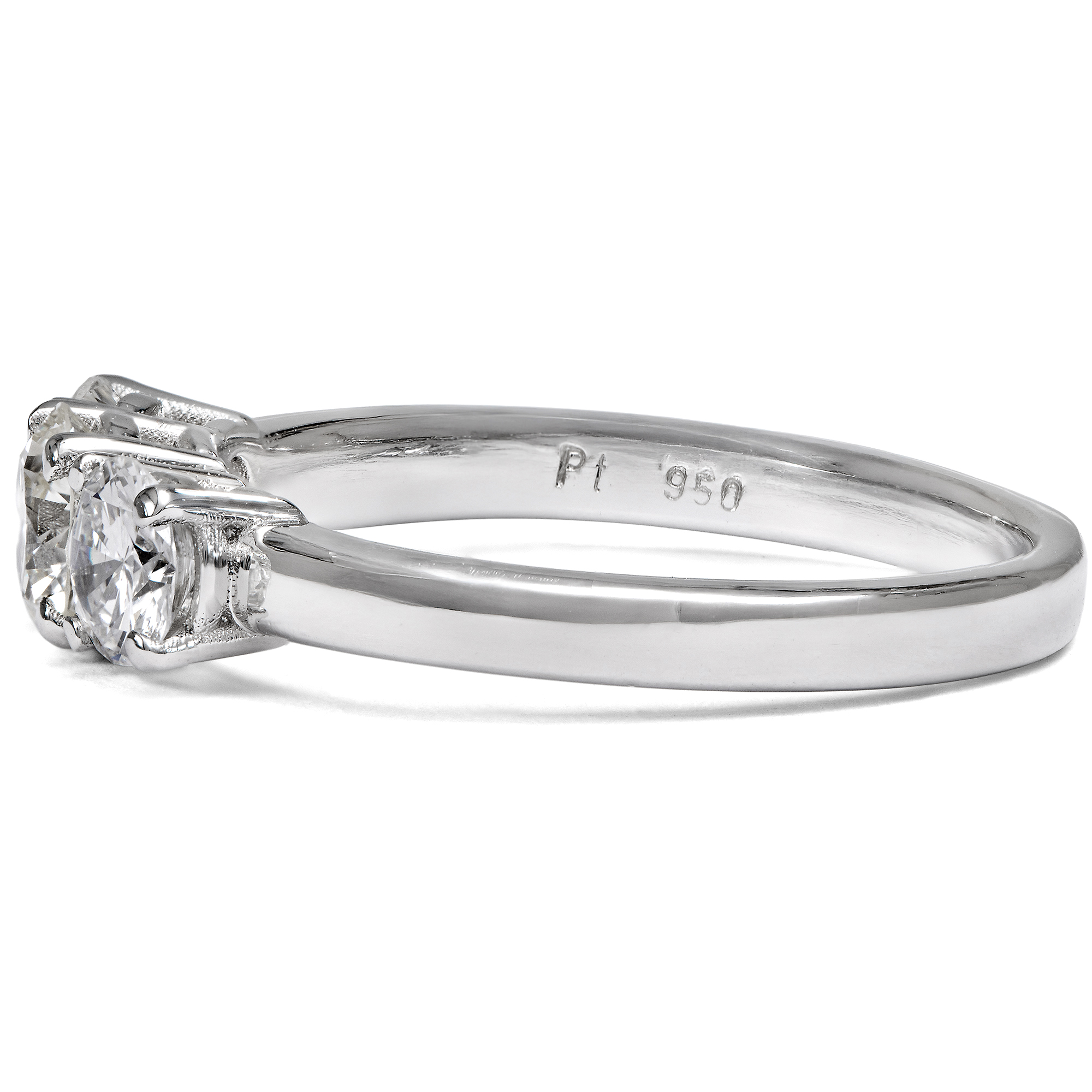 Ungetragener Trilogie-Ring mit 0,95 ct vintage Brillanten in Platin, aus unserer Werkstatt Ungetragener Trilogie-Ring mit 0,95 ct vintage Brillanten in Platin, aus unserer Werkstatt