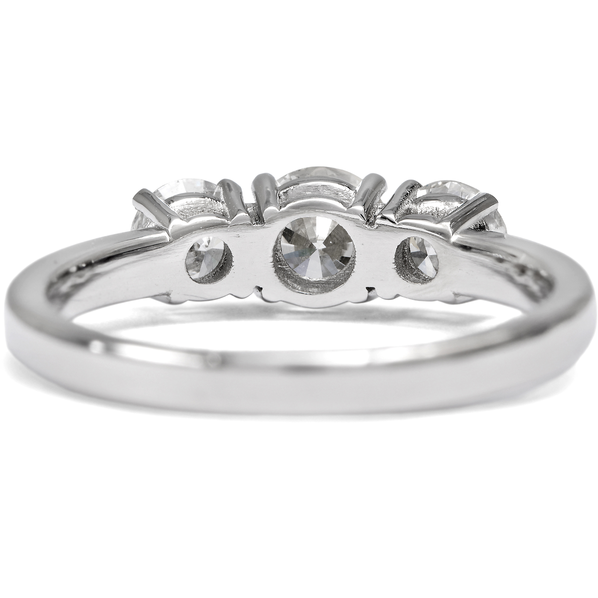 Ungetragener Trilogie-Ring mit 0,95 ct vintage Brillanten in Platin, aus unserer Werkstatt Ungetragener Trilogie-Ring mit 0,95 ct vintage Brillanten in Platin, aus unserer Werkstatt