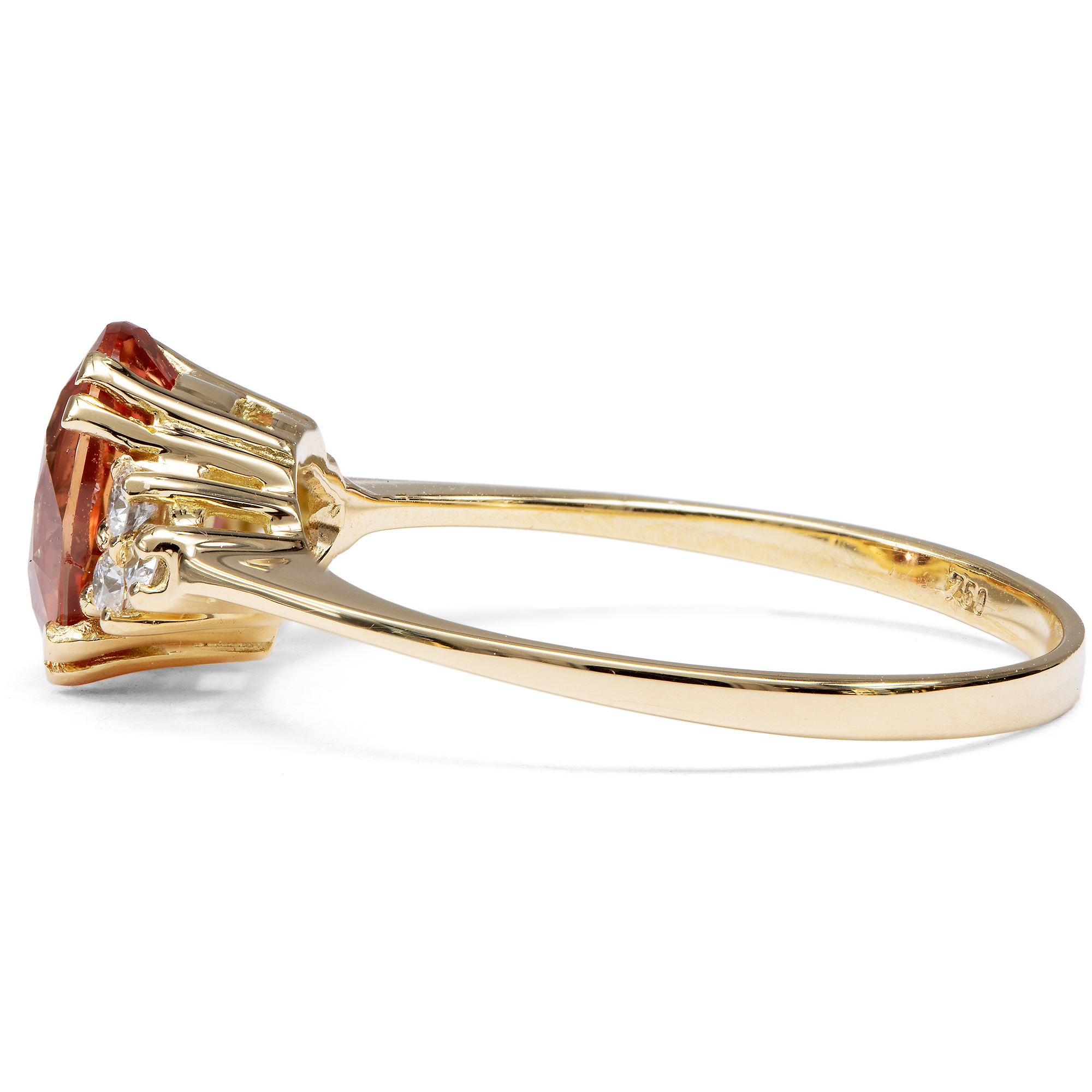 Zarter Ring mit padparadschafarbenem Saphir & Diamanten, aus unserer Werkstatt Zarter Ring mit padparadschafarbenem Saphir & Diamanten, aus unserer Werkstatt