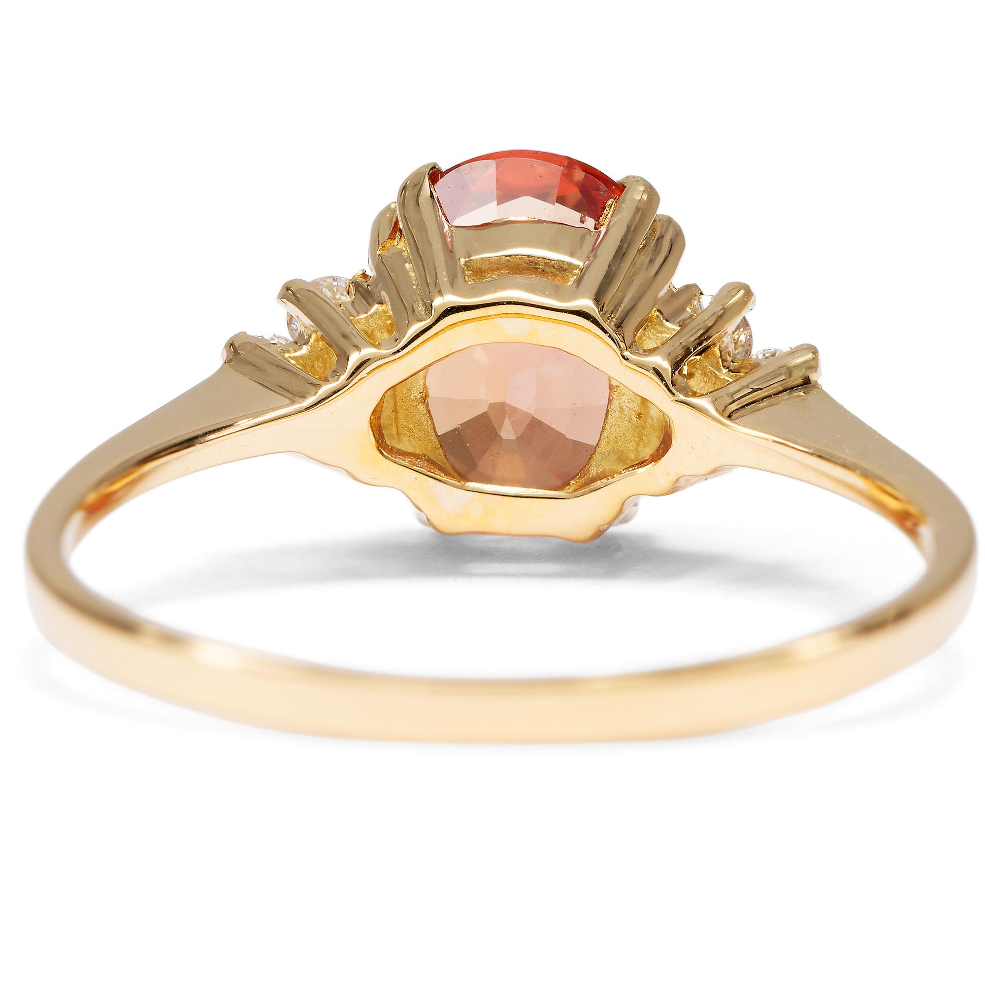 Zarter Ring mit padparadschafarbenem Saphir & Diamanten, aus unserer Werkstatt Zarter Ring mit padparadschafarbenem Saphir & Diamanten, aus unserer Werkstatt