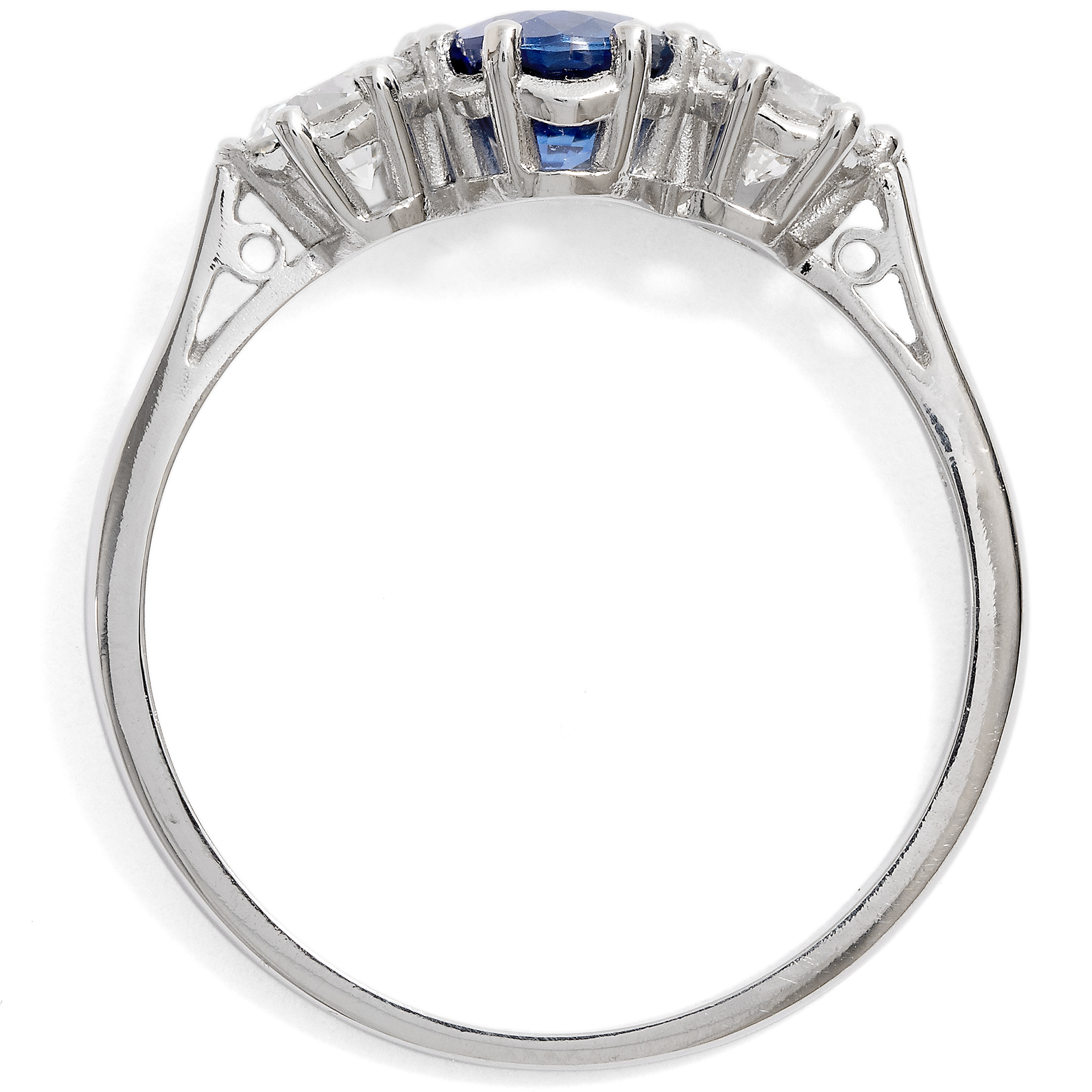 Zarter Ring mit Saphir & vintage Diamanten in Platin, aus unserer Werkstatt Zarter Ring mit Saphir & vintage Diamanten in Platin, aus unserer Werkstatt