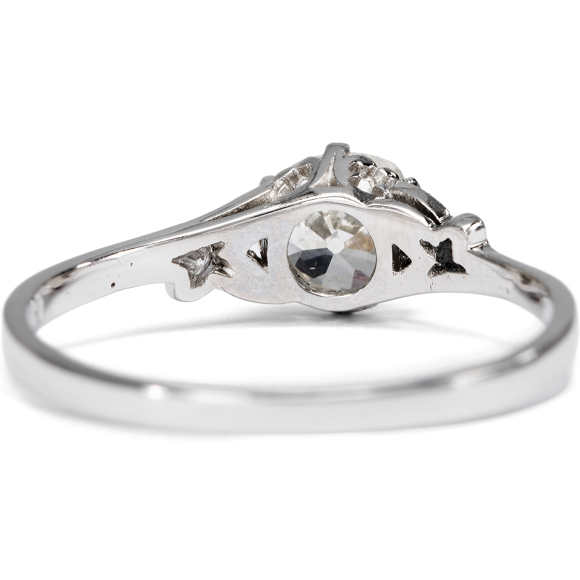 Zarter Ring mit 0,91 ct „Old Mine Cut“-Diamant in Platin, aus unserer Werkstatt Zarter Ring mit 0,91 ct „Old Mine Cut“-Diamant in Platin, aus unserer Werkstatt