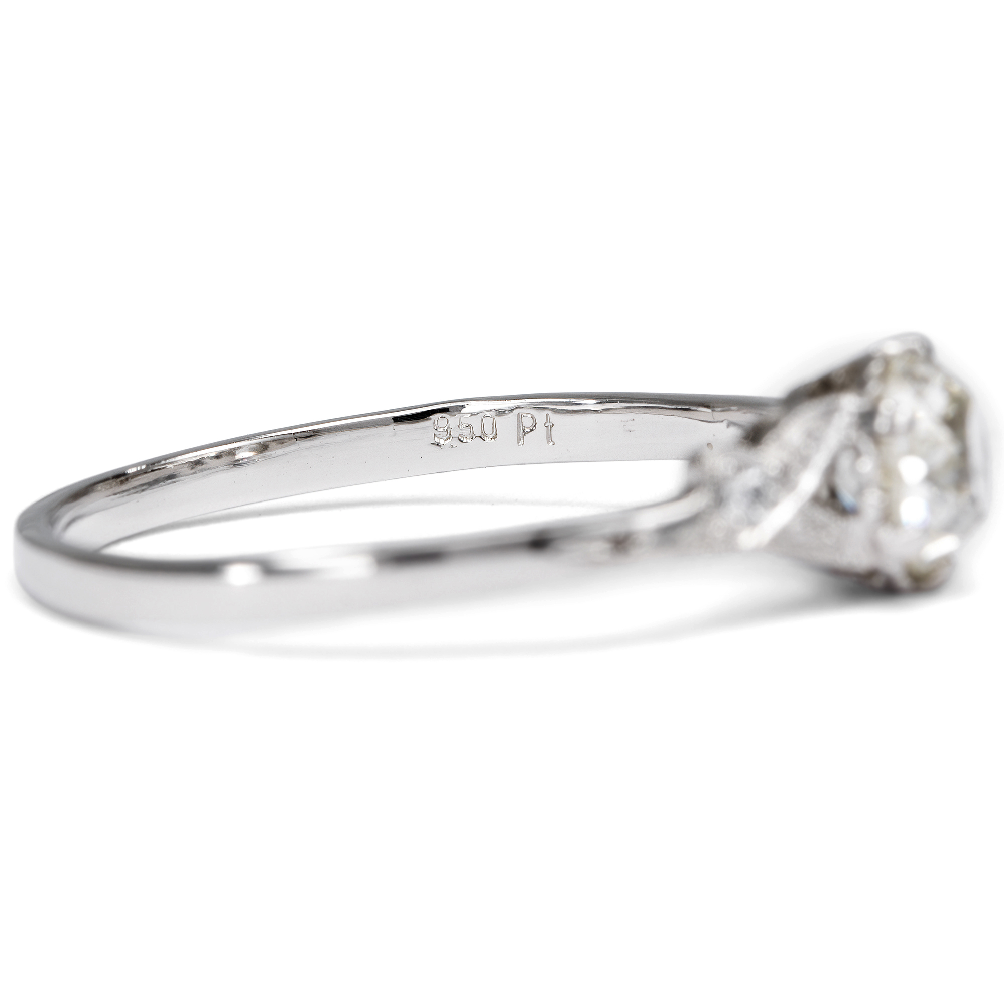 Zarter Ring mit 0,91 ct „Old Mine Cut“-Diamant in Platin, aus unserer Werkstatt Zarter Ring mit 0,91 ct „Old Mine Cut“-Diamant in Platin, aus unserer Werkstatt
