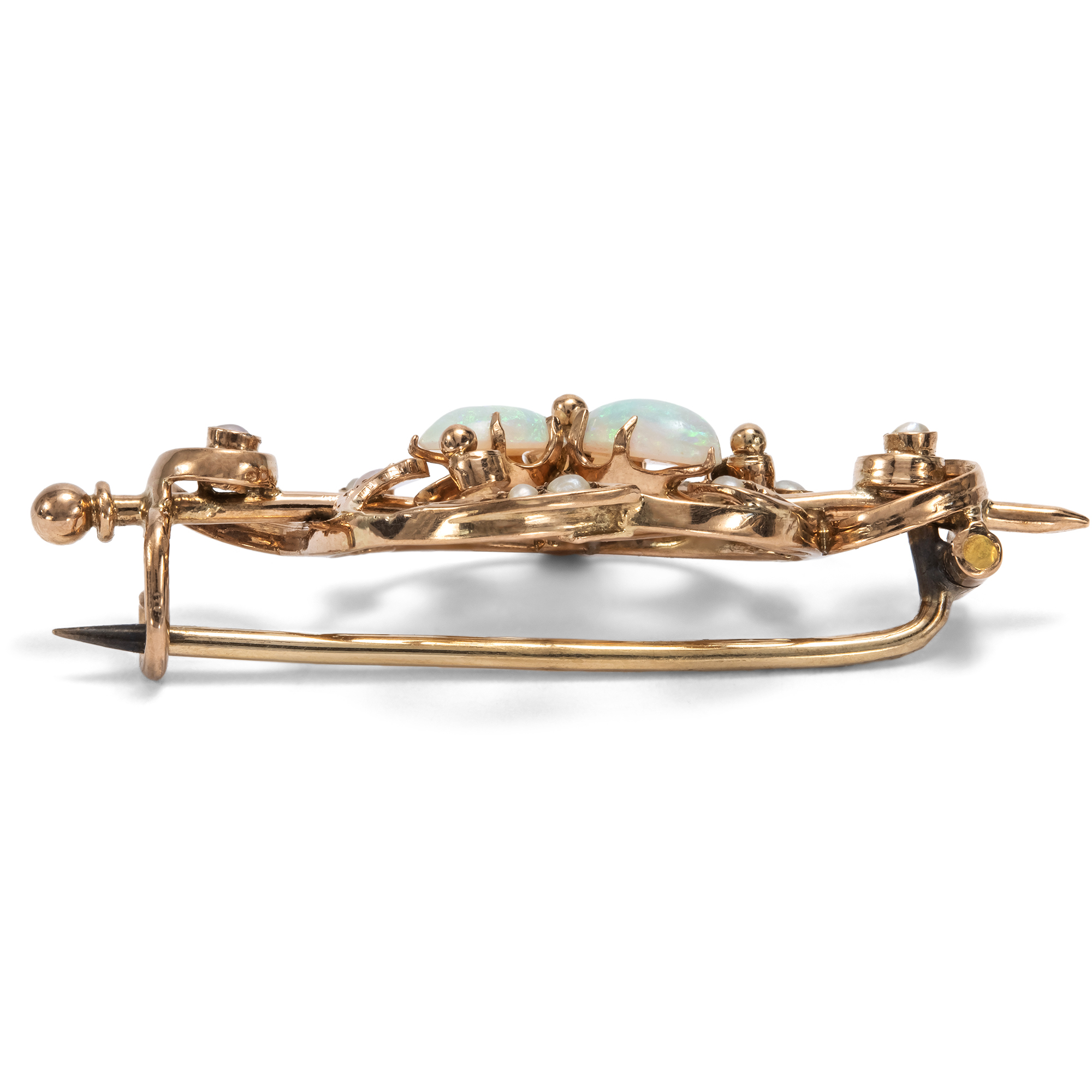 Zarte Brosche aus rötlichem Gold mit Opalen und Perlen, Deutschland um 1895 Zarte Brosche aus rötlichem Gold mit Opalen und Perlen, Deutschland um 1895