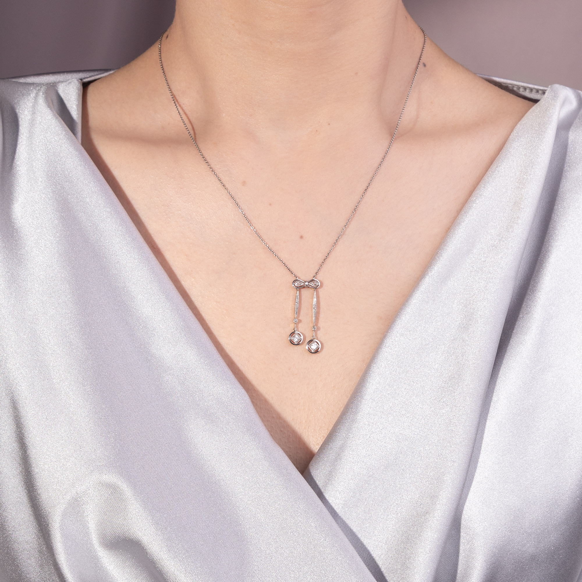 Elegantes „Lavalliere“-Collier mit Diamanten, Deutschland um 1920 Elegantes „Lavalliere“-Collier mit Diamanten, Deutschland um 1920