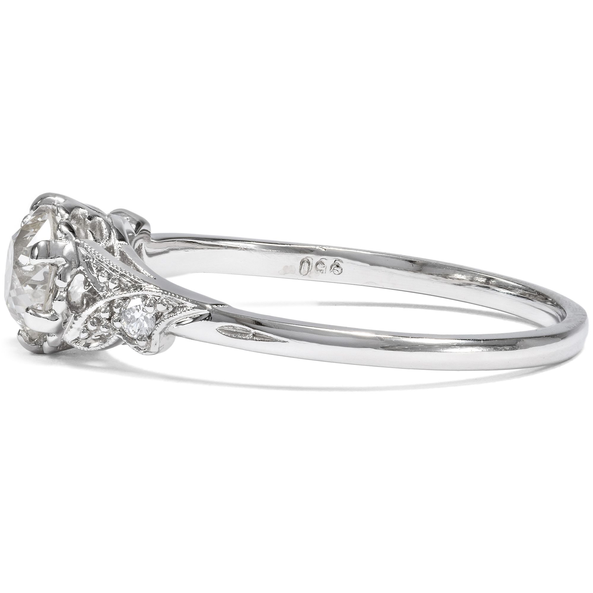Zarter Ring mit 0,56 ct „Old European Cut“-Diamant in Platin, aus unserer Werkstatt Zarter Ring mit 0,56 ct „Old European Cut“-Diamant in Platin, aus unserer Werkstatt