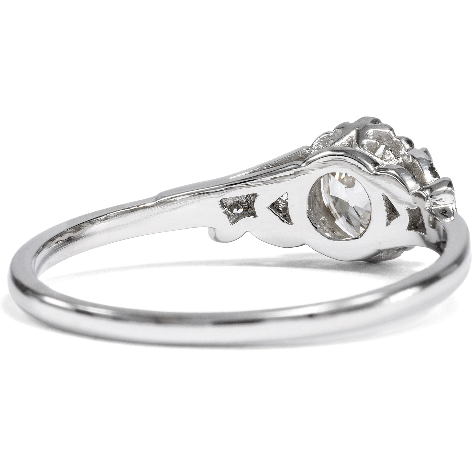 Zarter Ring mit 0,56 ct „Old European Cut“-Diamant in Platin, aus unserer Werkstatt Zarter Ring mit 0,56 ct „Old European Cut“-Diamant in Platin, aus unserer Werkstatt