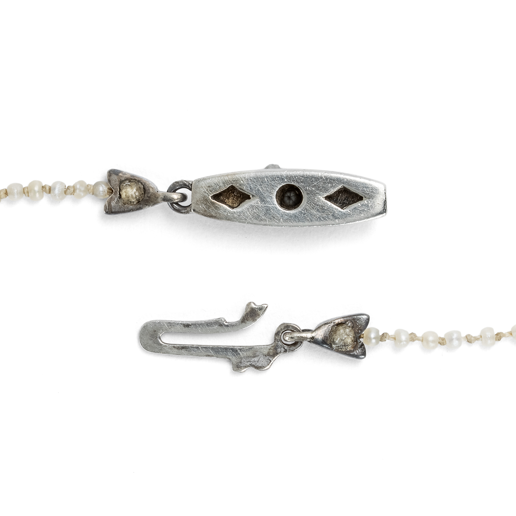 Zartes Collier aus Naturperlen mit Diamantschließe, München um 1925 Zartes Collier aus Naturperlen mit Diamantschließe, München um 1925