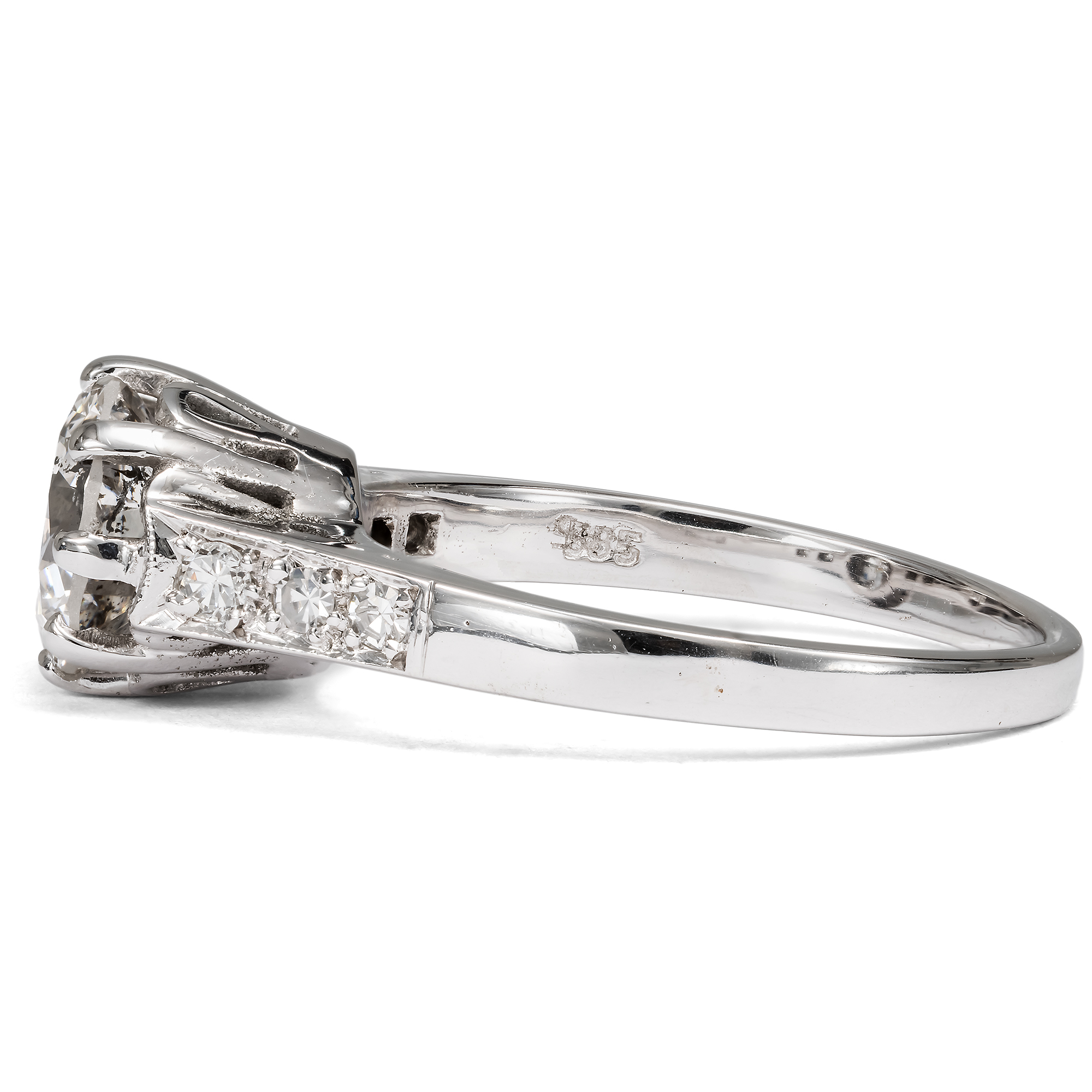 Kraftvoller vintage Ring mit 1,60 ct Brillantsolitär in Weißgold, um 1955 Kraftvoller vintage Ring mit 1,60 ct Brillantsolitär in Weißgold, um 1955
