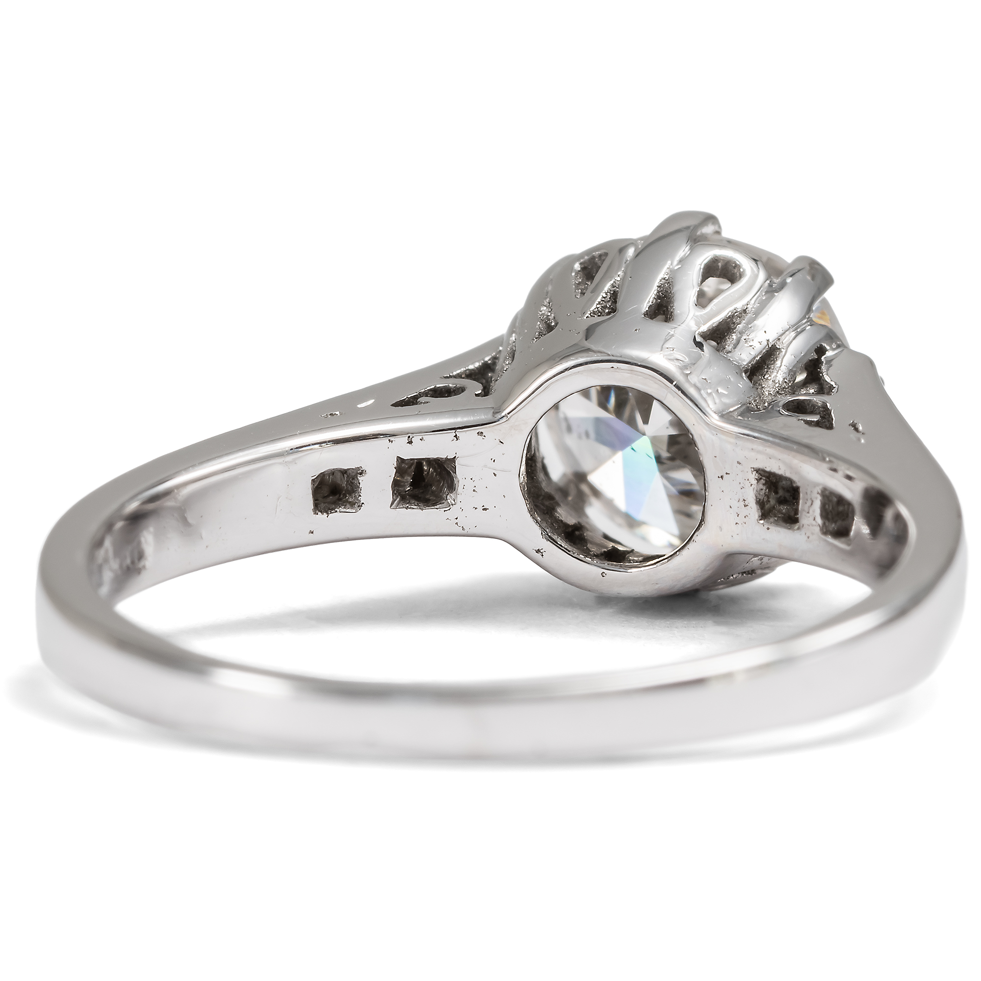 Kraftvoller vintage Ring mit 1,60 ct Brillantsolitär in Weißgold, um 1955 Kraftvoller vintage Ring mit 1,60 ct Brillantsolitär in Weißgold, um 1955
