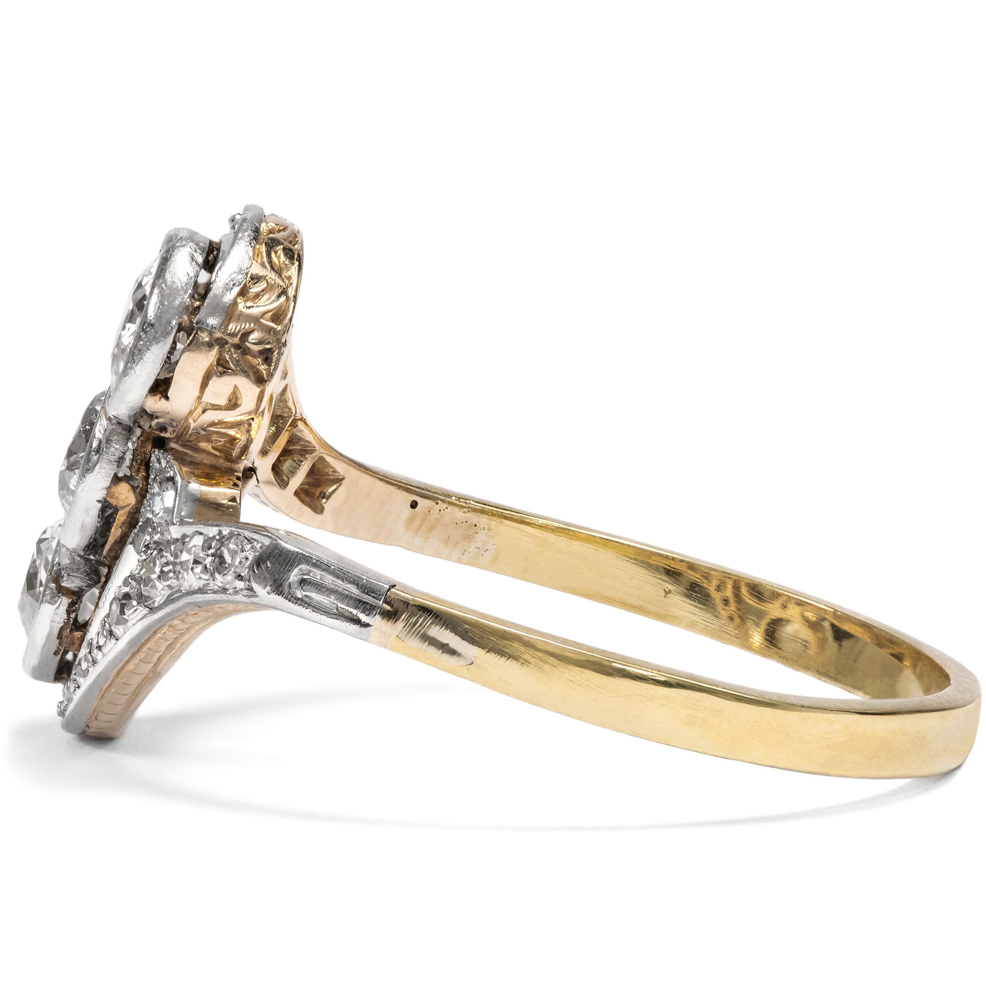 Antiker Trilogie-Ring mit Diamanten in Gold & Platin, um 1905 Antiker Trilogie-Ring mit Diamanten in Gold & Platin, um 1905