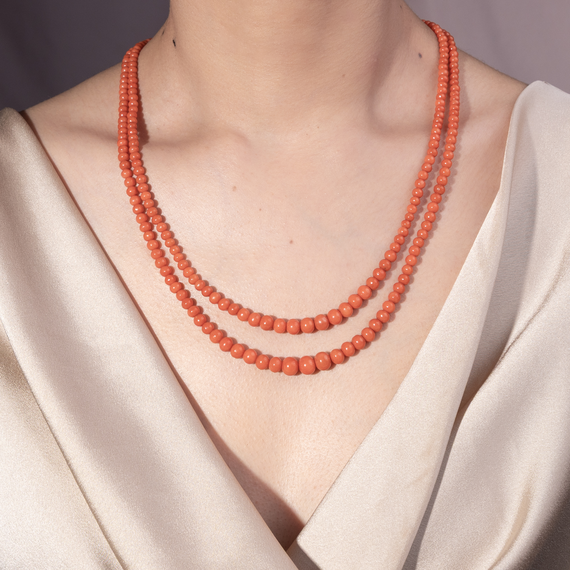 Antikes Collier aus „Corallo Sciacca“ in zwei Reihen, Italien um 1900 Antikes Collier aus „Corallo Sciacca“ in zwei Reihen, Italien um 1900