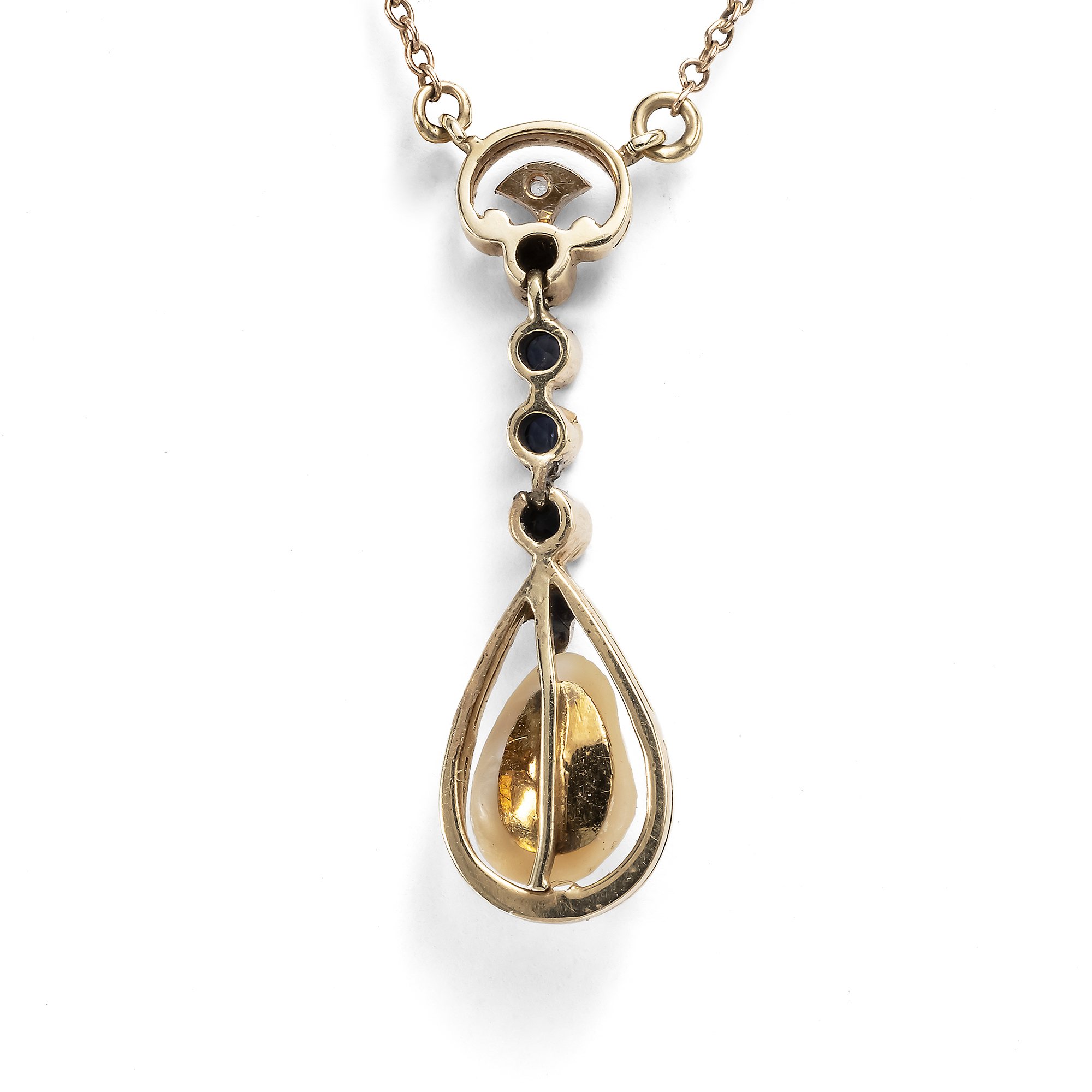 Antikes Collier mit Blisterperle, Verneuil-Saphiren & Diamant in Gold, um 1910 Antikes Collier mit Blisterperle, Verneuil-Saphiren & Diamant in Gold, um 1910