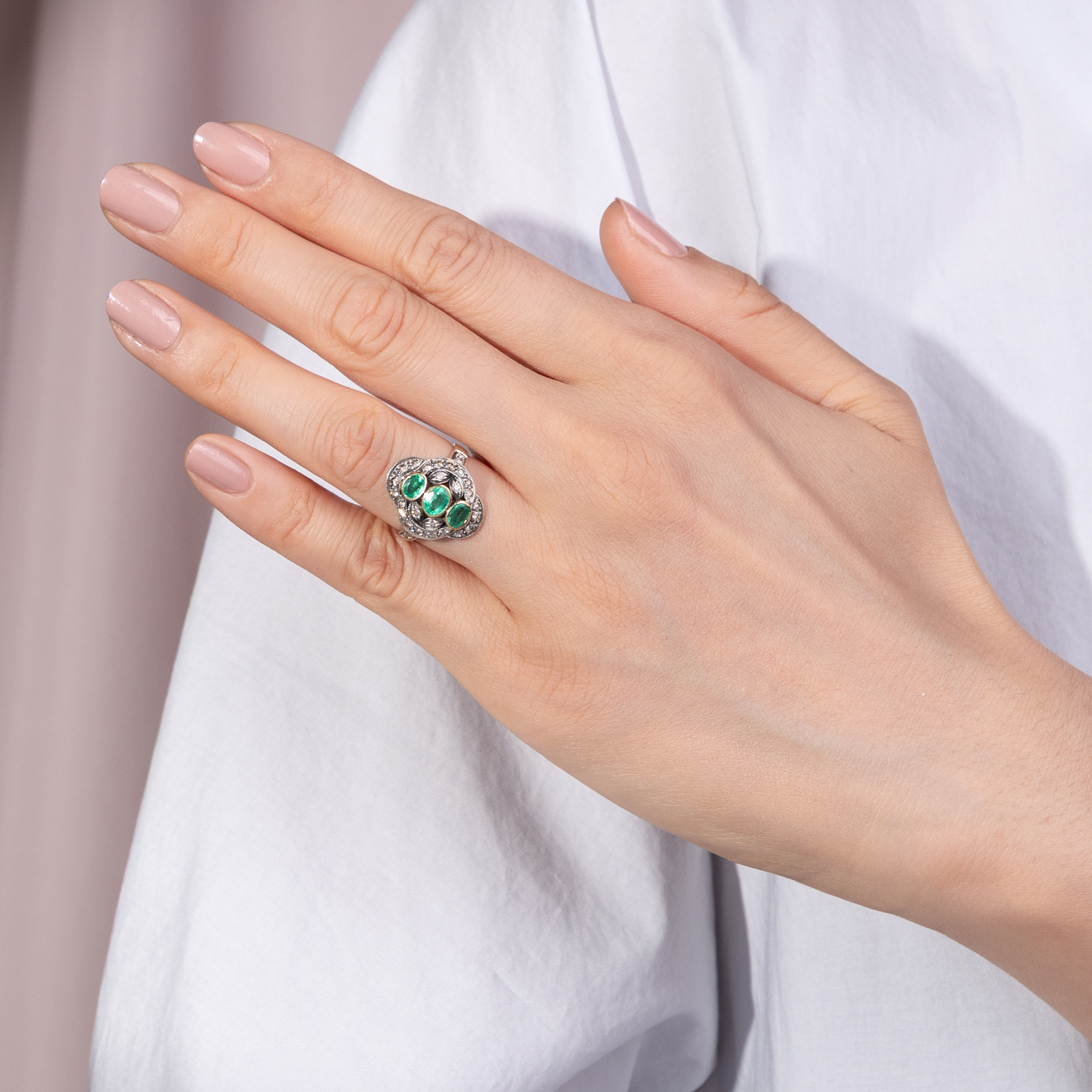 Eleganter vintage Ring mit Smaragden & Diamanten, um 1980 Eleganter vintage Ring mit Smaragden & Diamanten, um 1980
