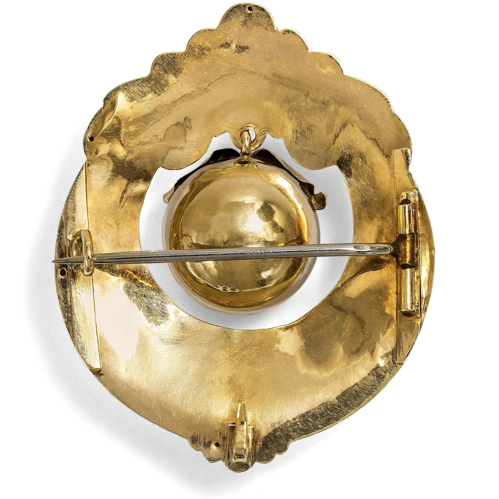 Kraftvolle Brosche des Realismus aus getriebenem Gold, um 1860 Kraftvolle Brosche des Realismus aus getriebenem Gold, um 1860