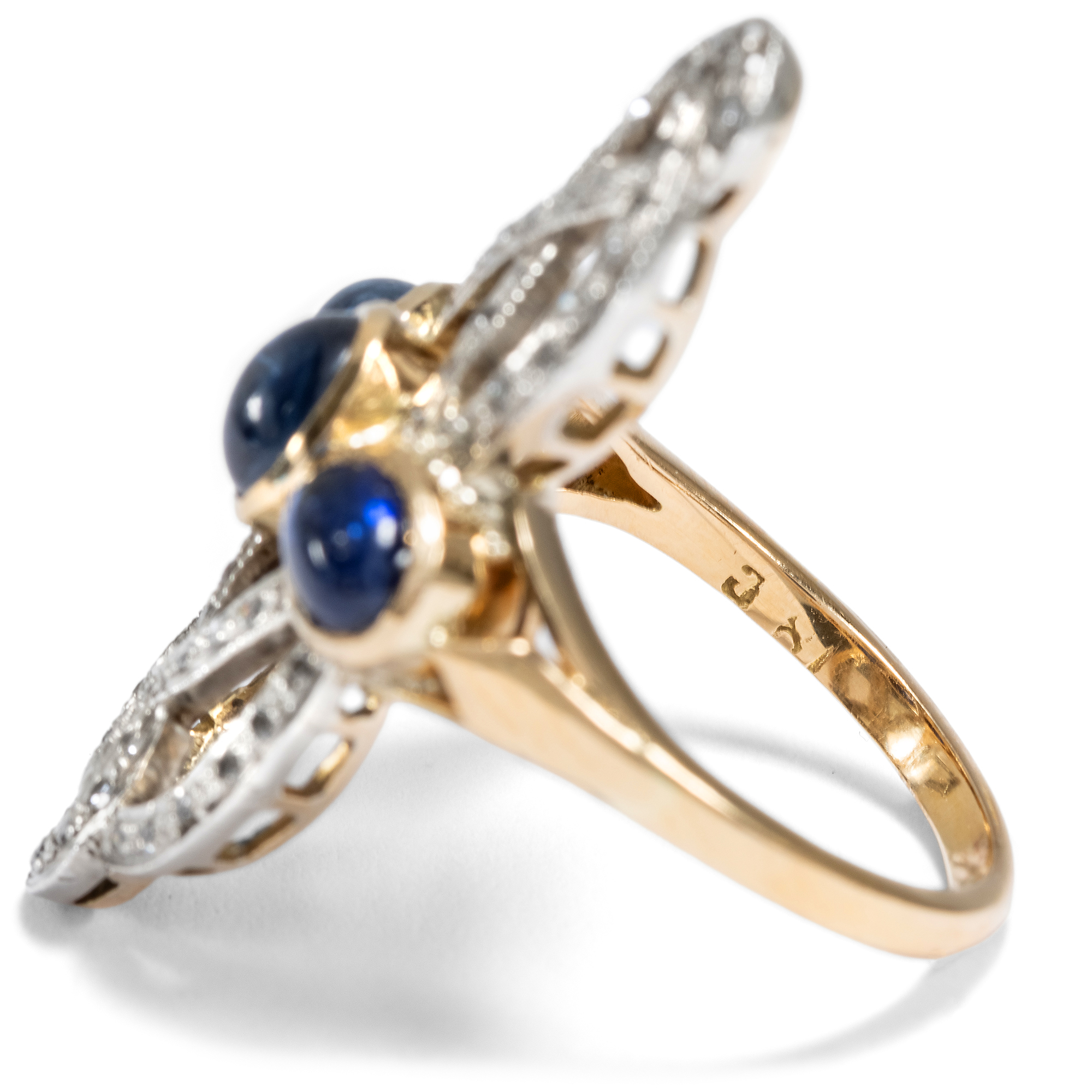 Großer Ring in historischer Form mit Saphiren & Diamanten, um 1985 Großer Ring in historischer Form mit Saphiren & Diamanten, um 1985