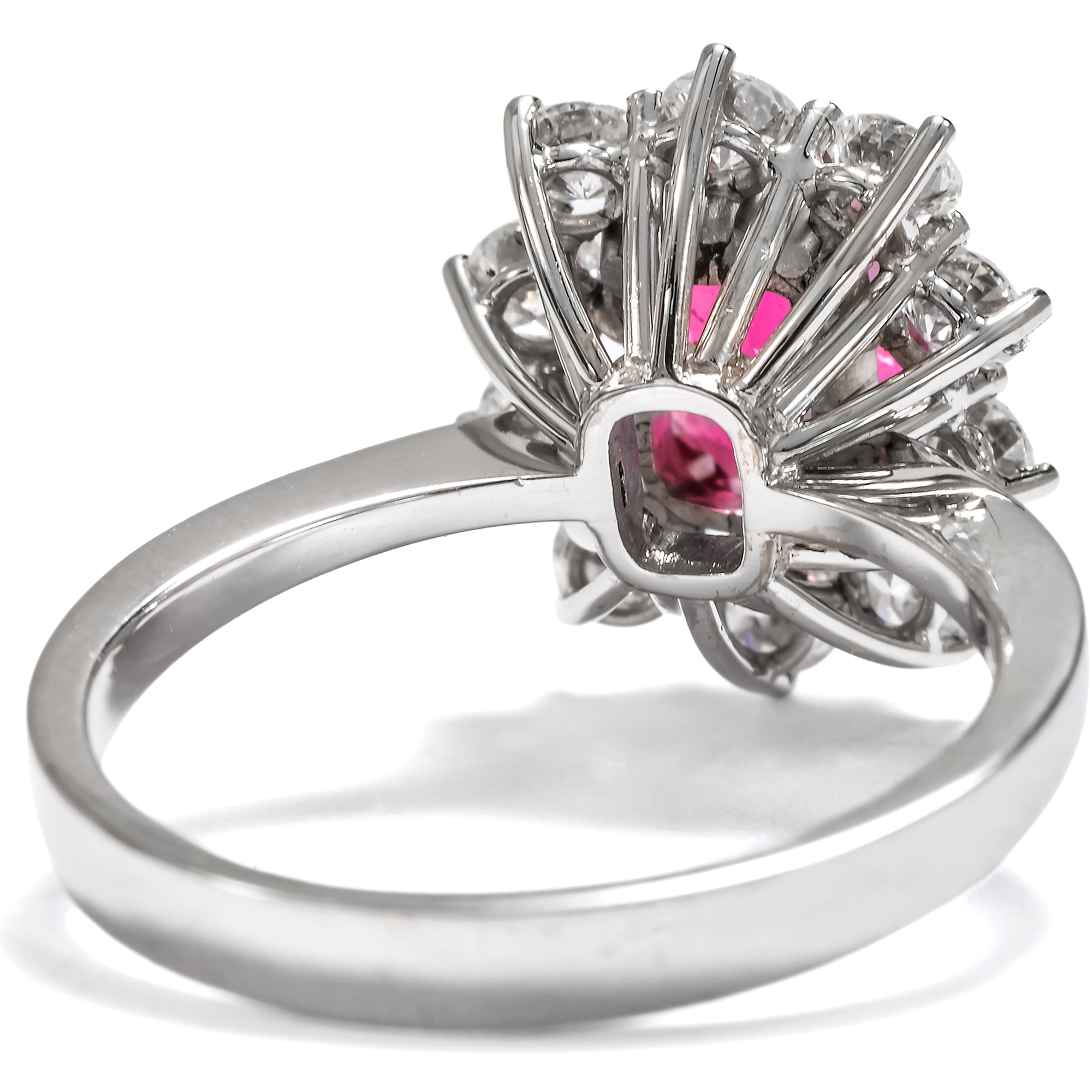 Bezaubernder vintage Ring mit rosa Turmalin & Diamanten, um 1970 Bezaubernder vintage Ring mit rosa Turmalin & Diamanten, um 1970