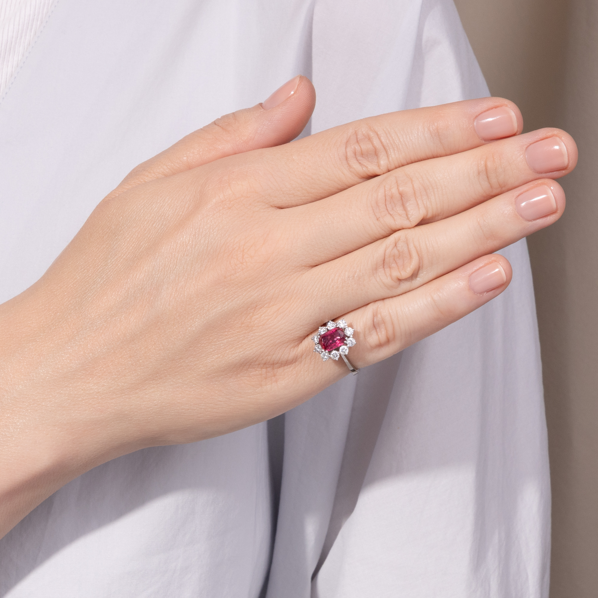 Bezaubernder vintage Ring mit rosa Turmalin & Diamanten, um 1970 Bezaubernder vintage Ring mit rosa Turmalin & Diamanten, um 1970